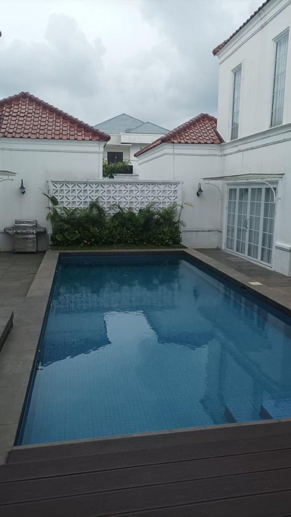 Rumah Luxury, Bagus, dan Nyaman di Jakarta Selatan, dekat dg rs brawijaya , kemang village , cluster dg 4 rmh + 1 pool