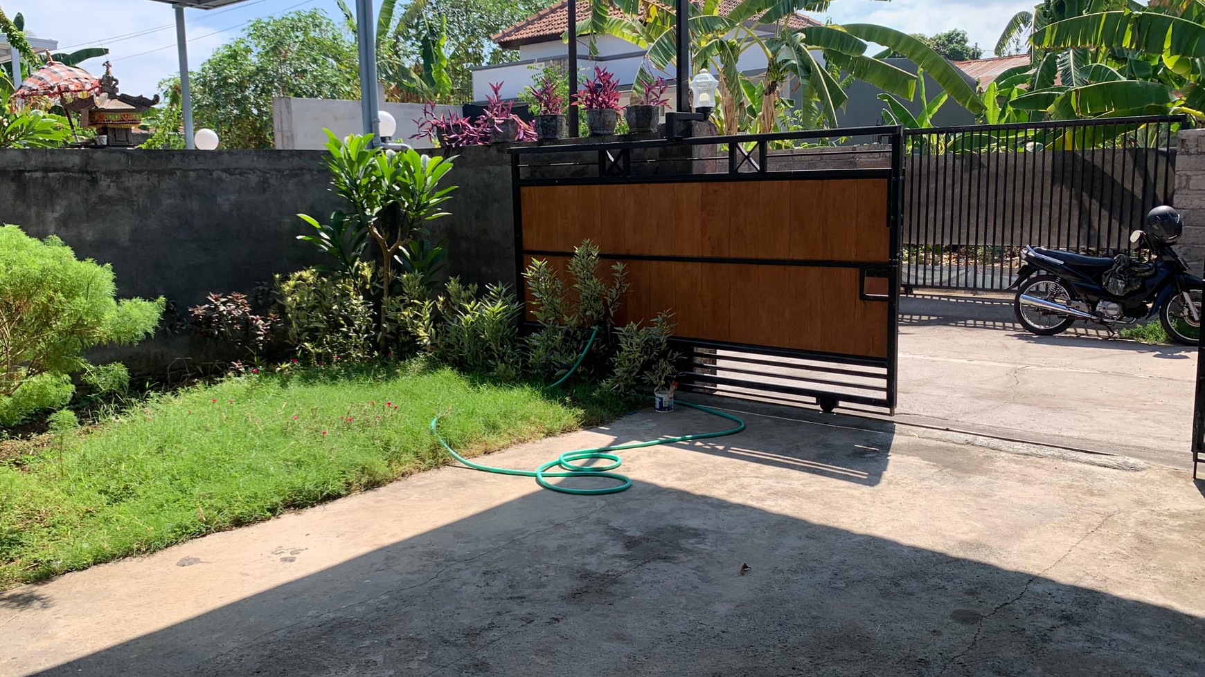 COZY RENTAL HOME IN A QUIET NEIGHBORHOOD NEAR THE SINGARAJA CITY