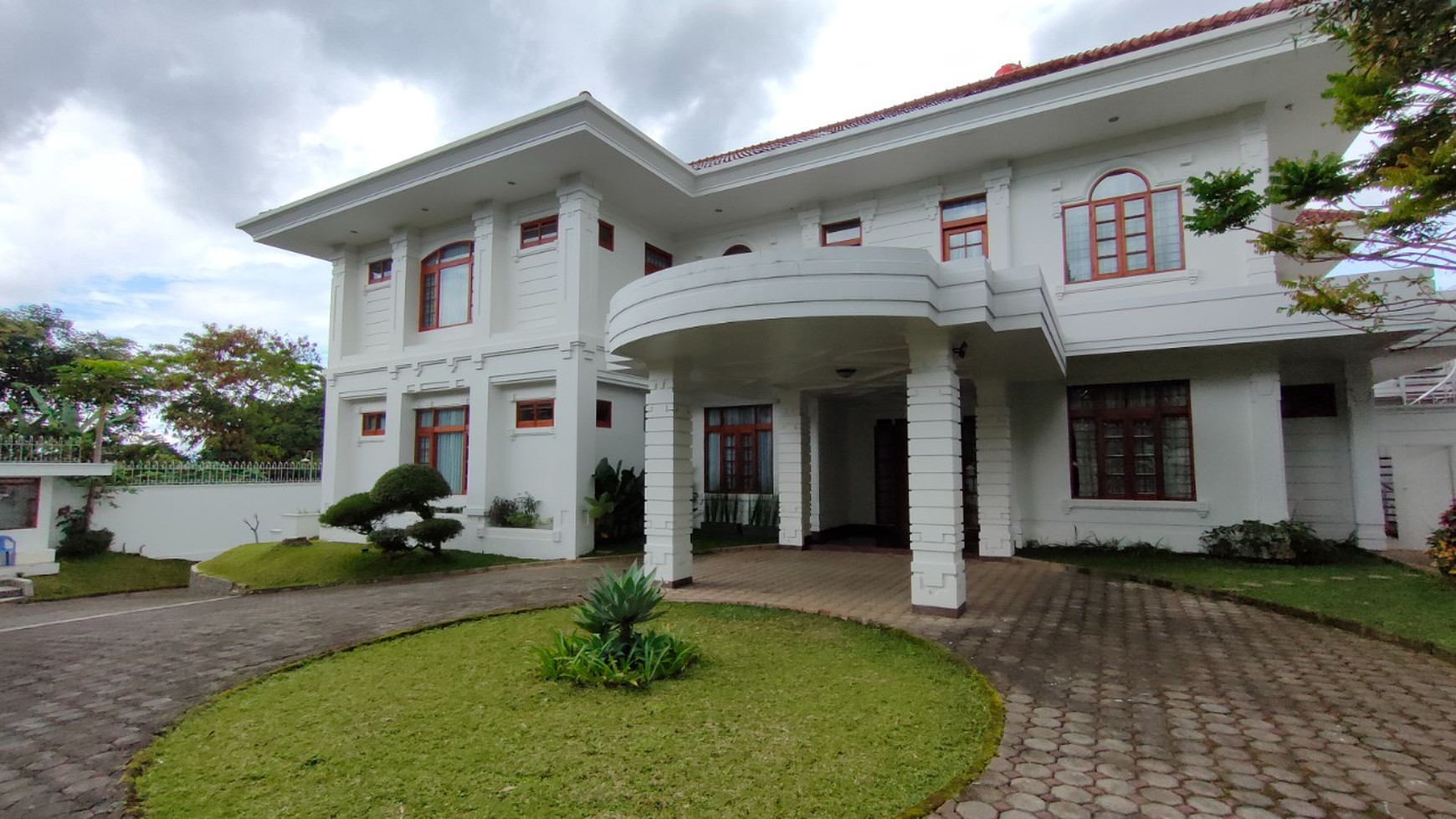 Rumah Mewah Klasik di Sayap Setaibudi, Bandung