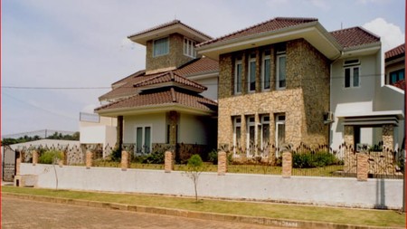 Dijual Rumah  Lokasi di Villa Cinere Mas Depok 
