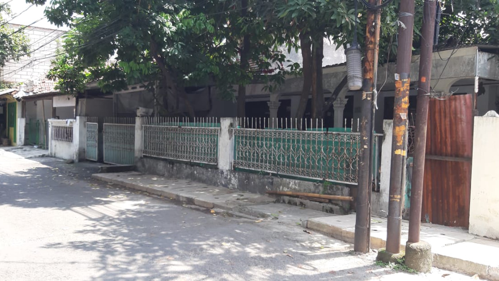 Rumah Lama Dijual Seharga Tanah Saja, Lebar Jalan Raya 2 Mobil, Pengadegan, Jakarta Selatan