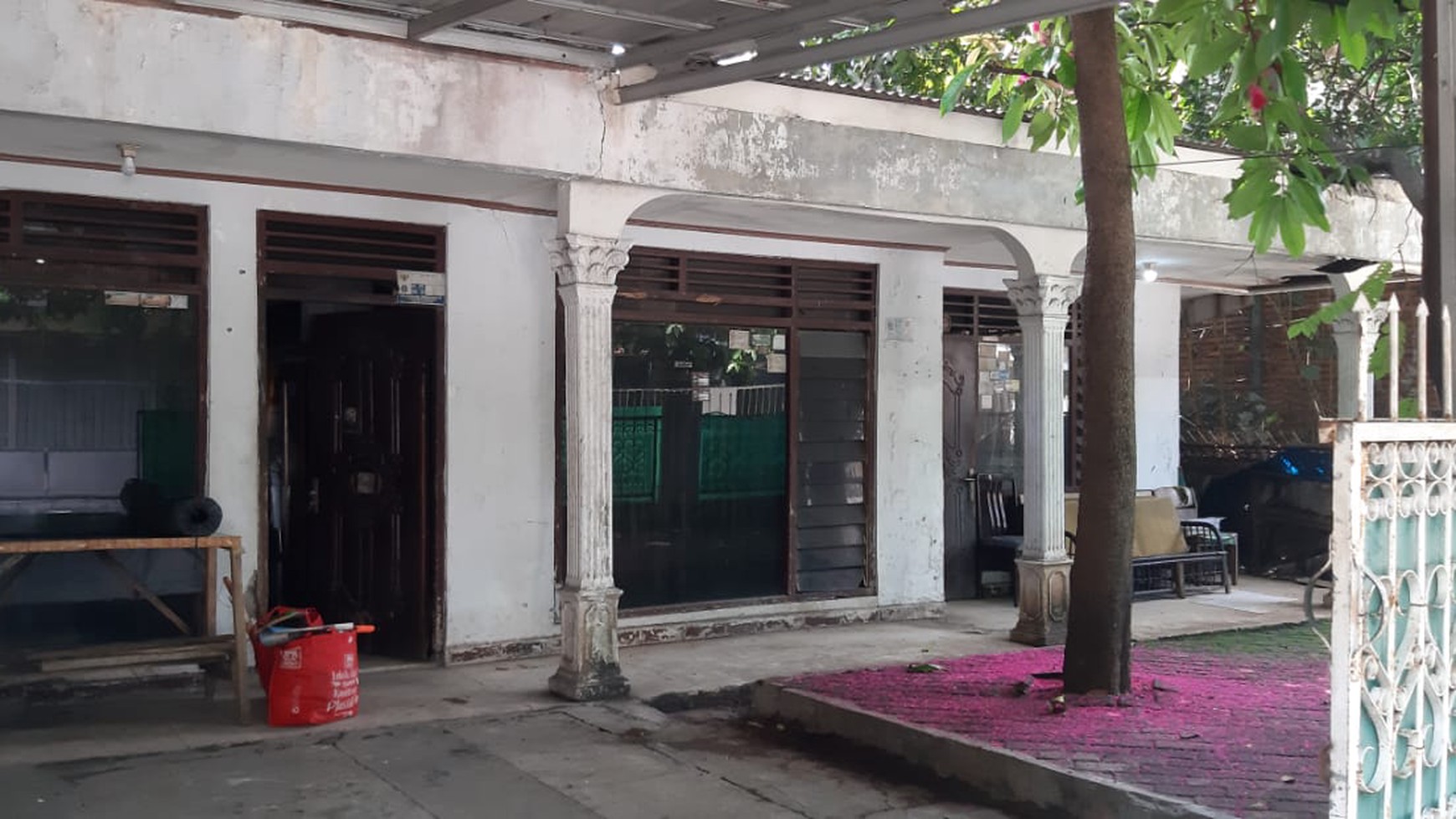 Rumah Lama Dijual Seharga Tanah Saja, Lebar Jalan Raya 2 Mobil, Pengadegan, Jakarta Selatan