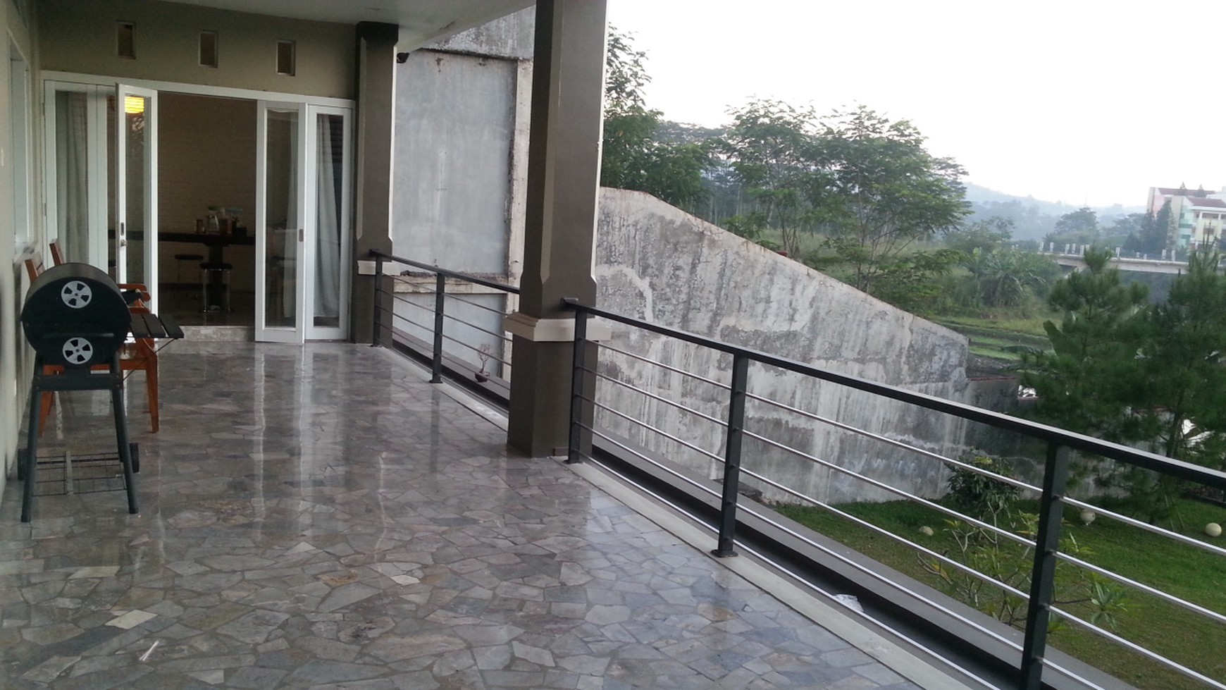 DIJUAL RUMAH BAGUS VIEW DANAU SIAP PAKAI 2 LANTAI DI KBP