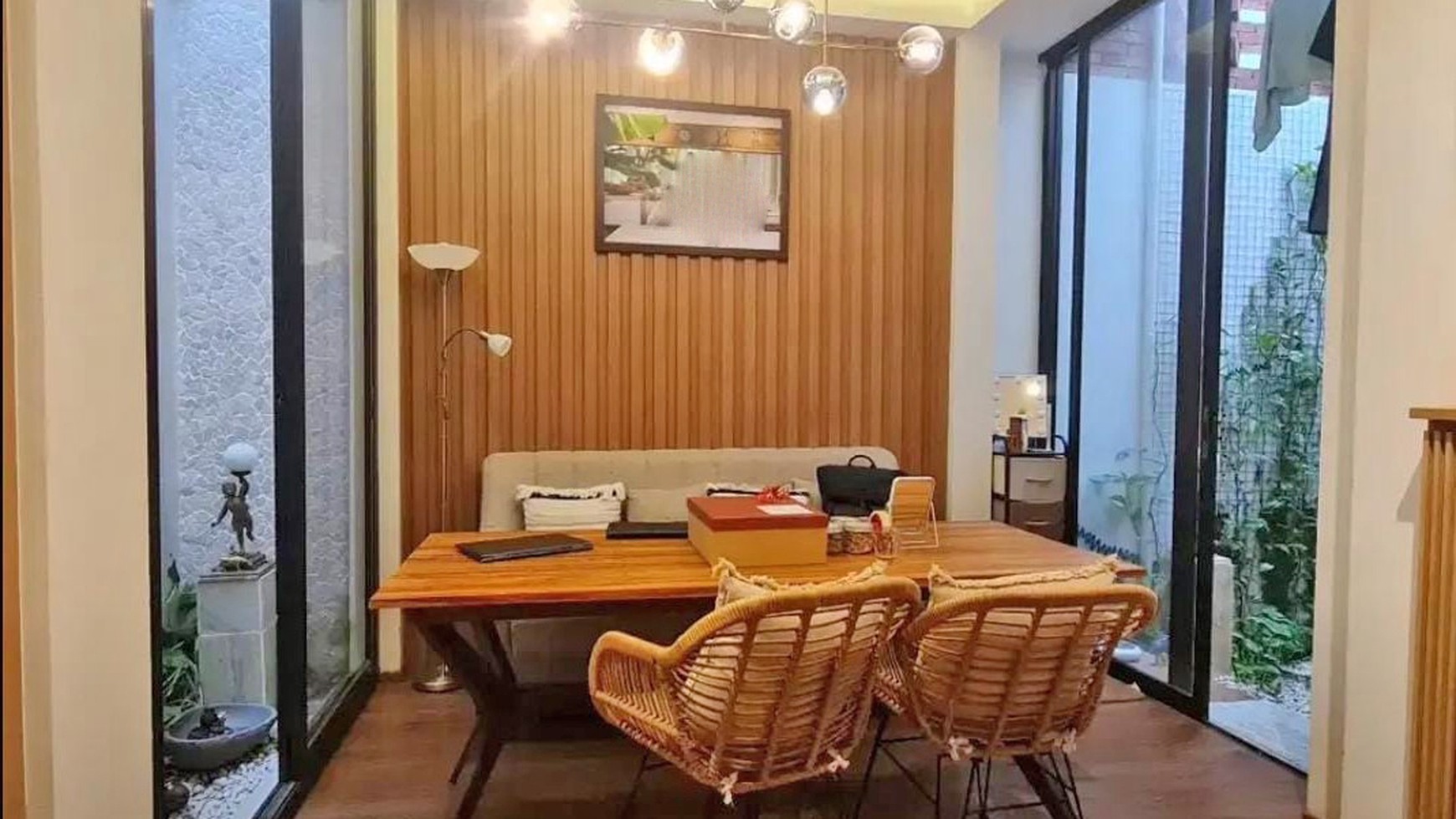 Rumah Full Furnished di Delatinos BSD City