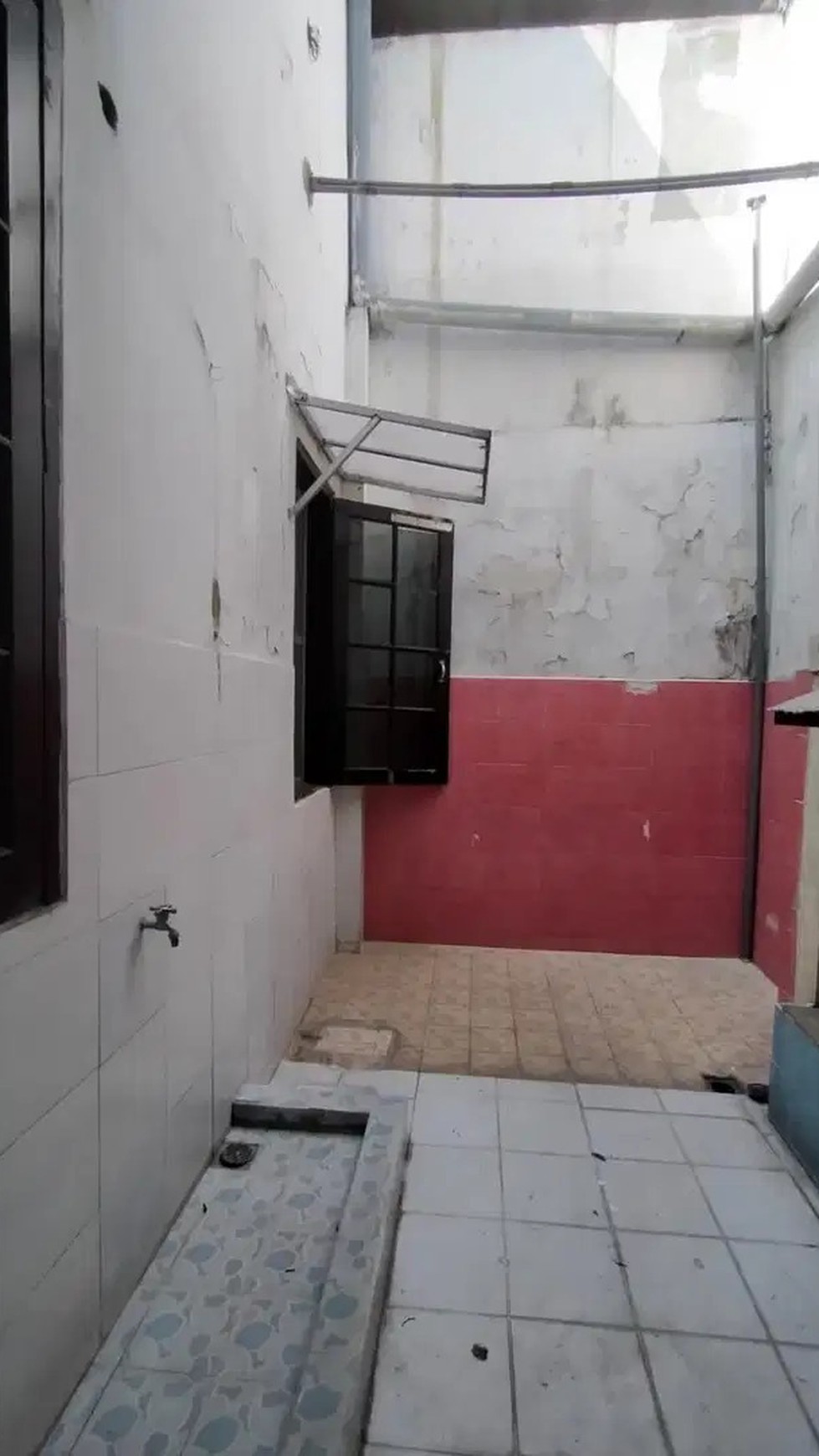 DIJUAL RUMAH SEMI FURNISHED DARMO PERMAI UTARA