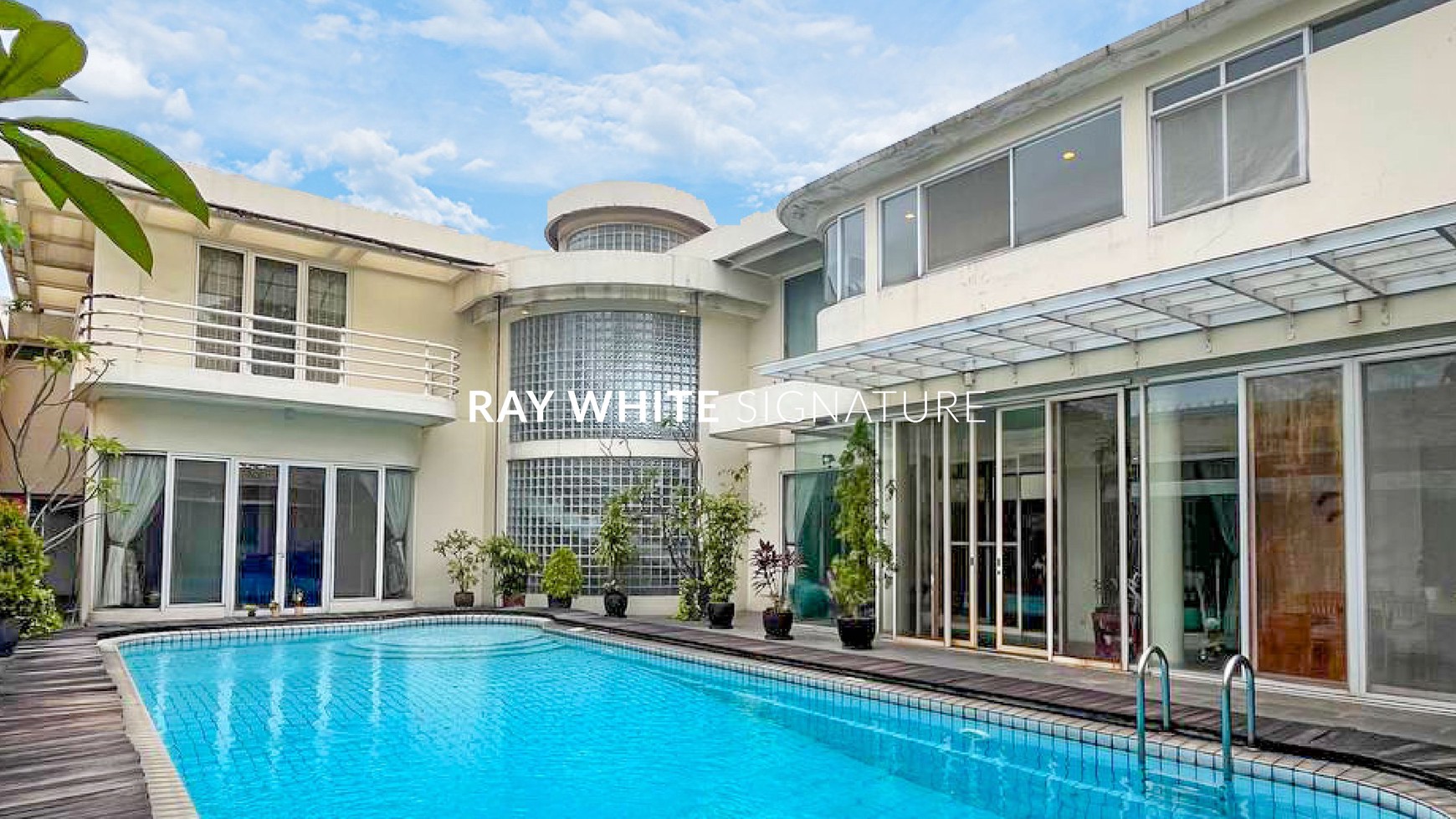 Rumah Lama Terawat Design Jerman di Jl Kencana Indah III
