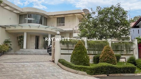 Rumah Lama Terawat Design Jerman di Jl Kencana Indah III