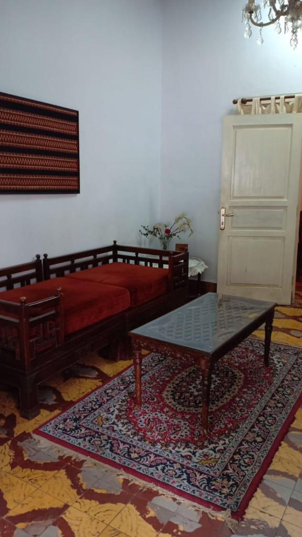 Rumah Bagus, Unik & Bernilai Seni, Unfurnished, Lokasi Strategis, SHM, Menteng, Jakarta Pusat