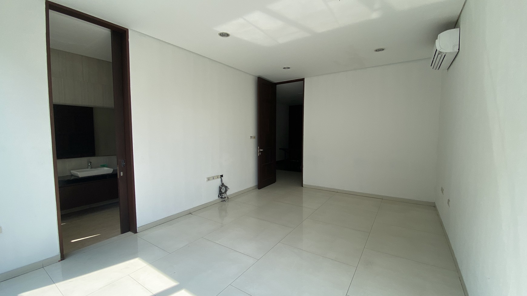 COMFY HOUSE AT MENTENG AREA, GOOD FOR OFFICE