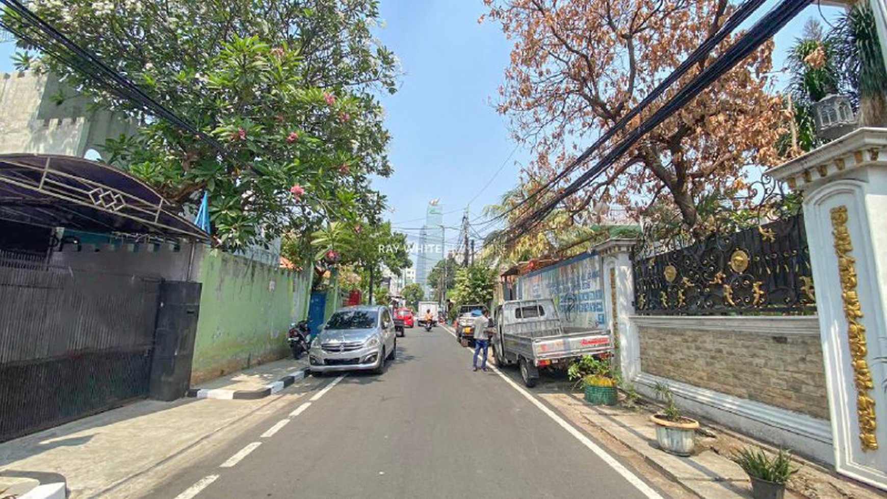 Rumah Mewah 3 Lantai Siap Huni di Jl Kramat Lontar 