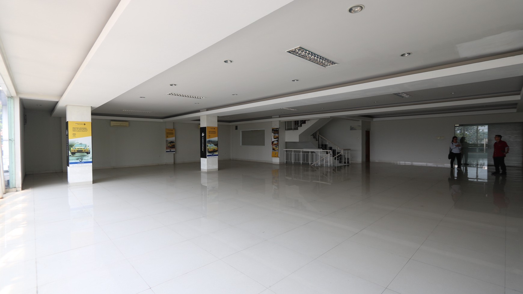 OFFICE BUILDING EX-SHOWROOM DI PANCORAN MAS, DEPOK, JAWA BARAT COCOK UNTUK SHOWROOM BENGKEL, KANTOR, BUTIK / Commercial Office Building FOR SALE