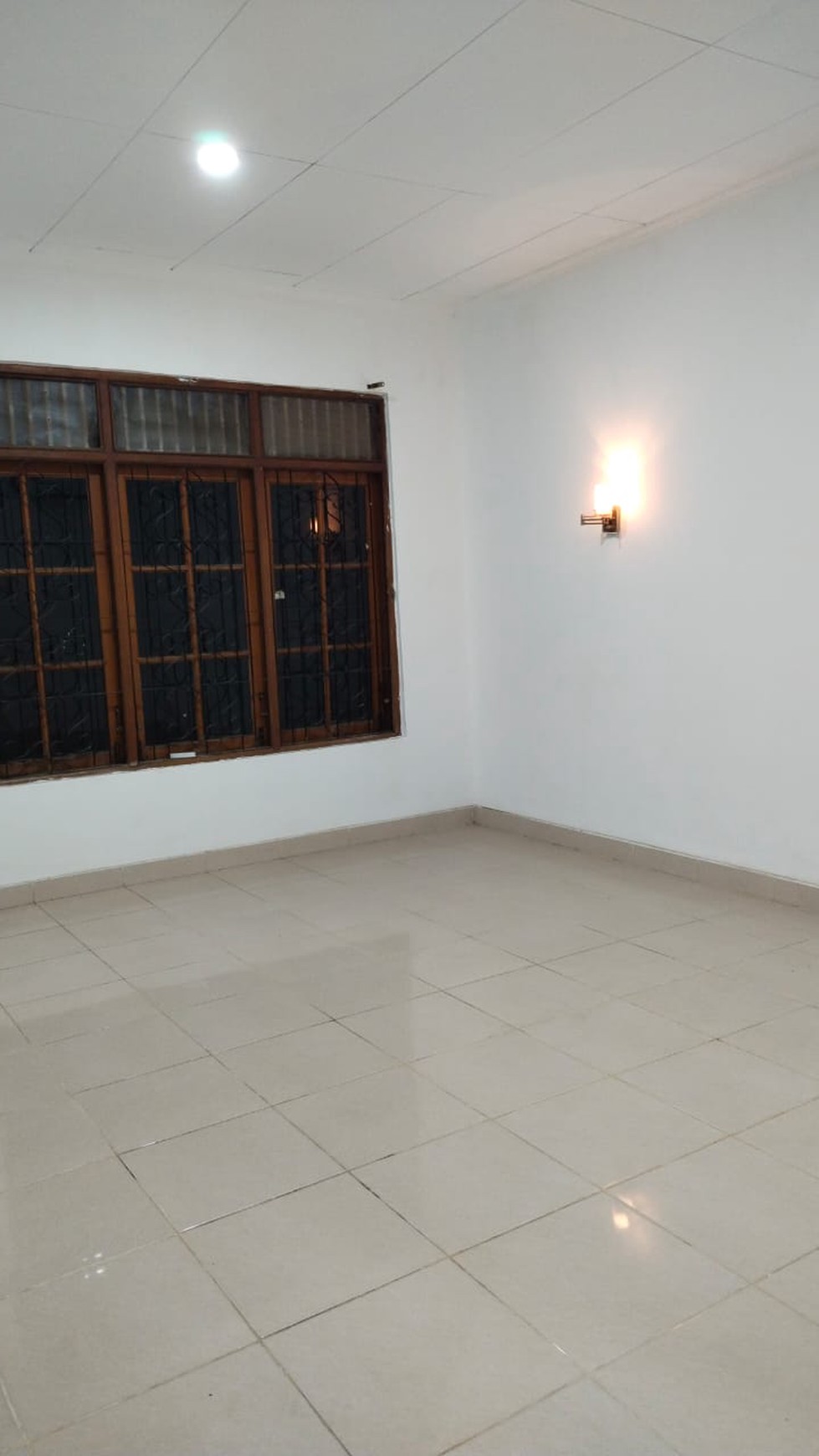 Rumah 2 lantai Pinggir Jalan Boulevard di Pondok Cibubur