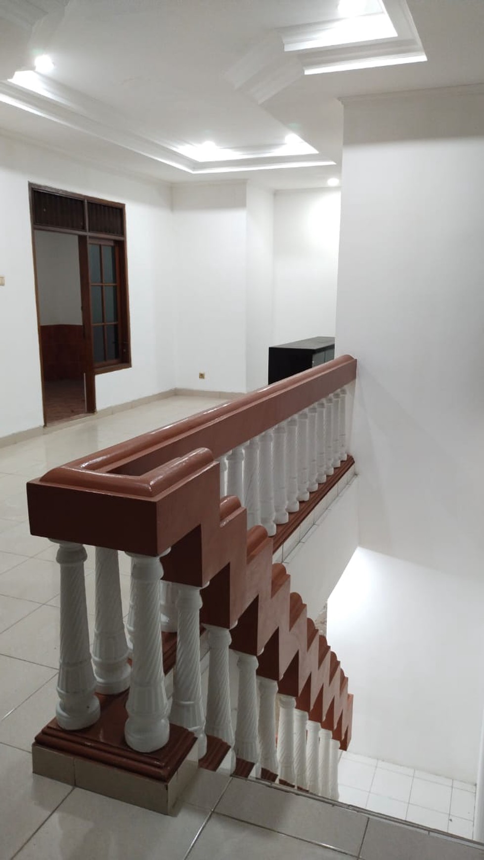 Rumah 2 lantai Pinggir Jalan Boulevard di Pondok Cibubur