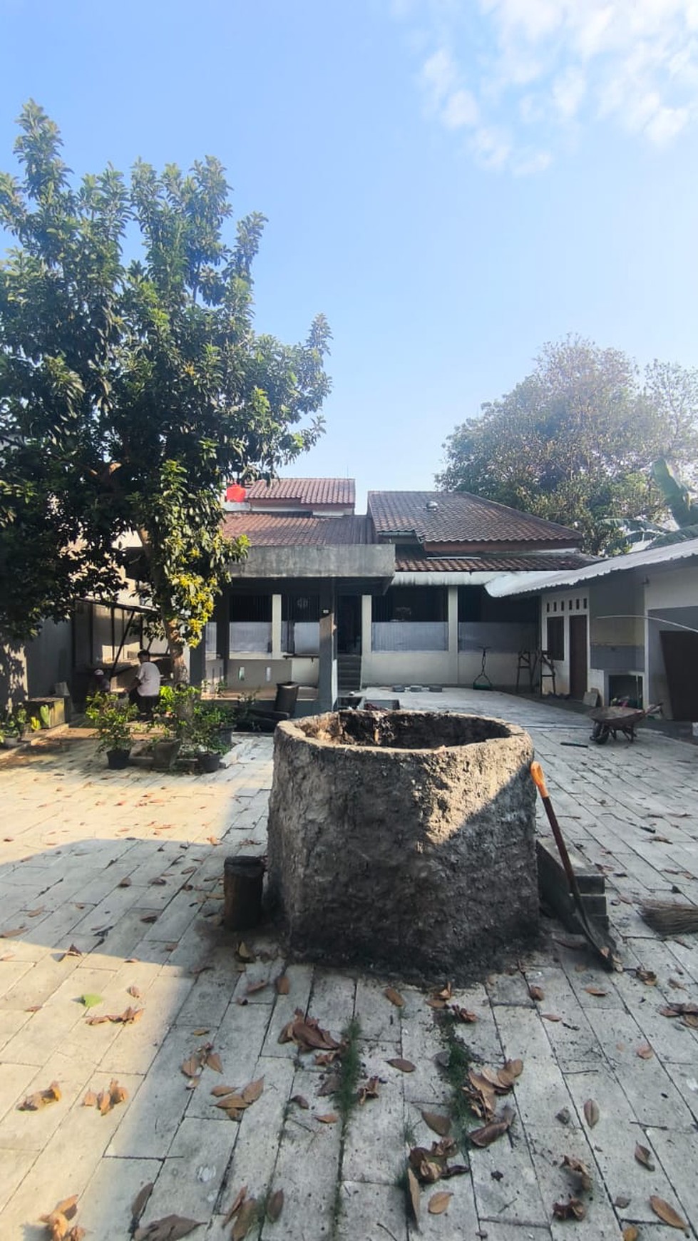 Rumah besar di sebrang Masjid lokasi tenang di Pondok Ranji