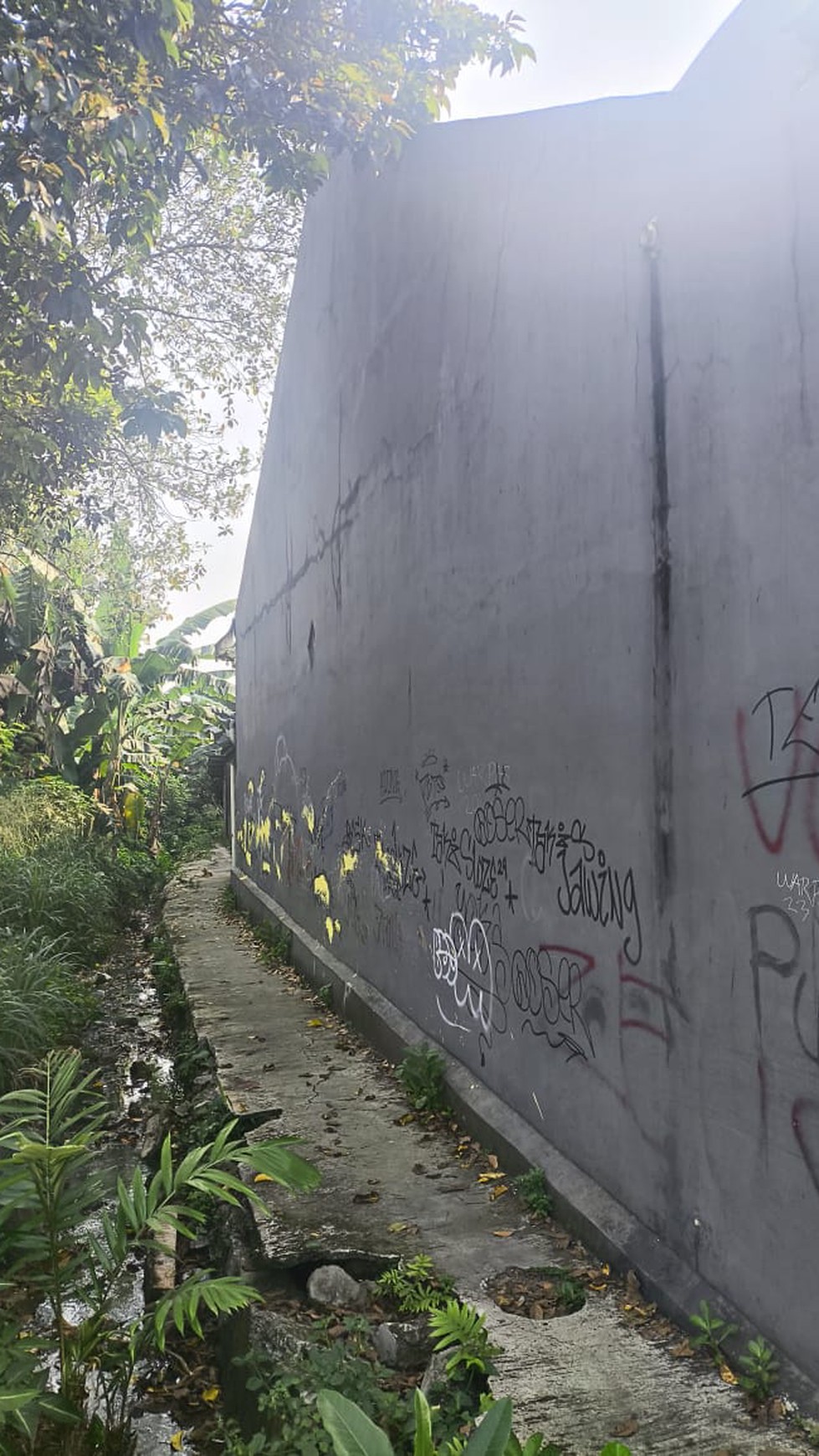 Rumah besar di sebrang Masjid lokasi tenang di Pondok Ranji