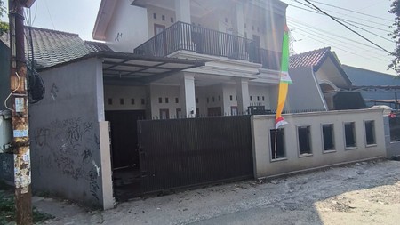 Rumah besar di sebrang Masjid lokasi tenang di Pondok Ranji