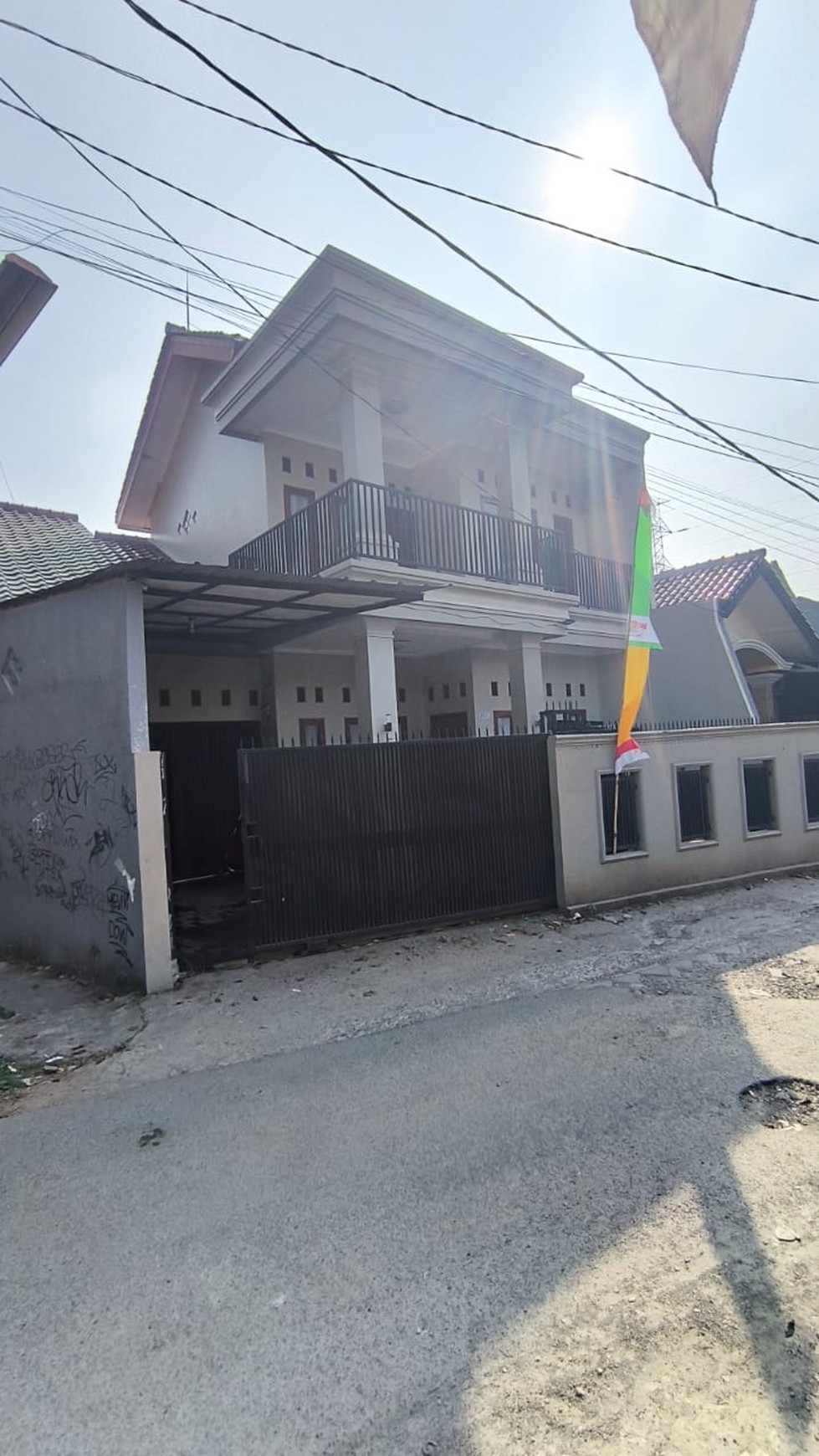 Rumah besar di sebrang Masjid lokasi tenang di Pondok Ranji