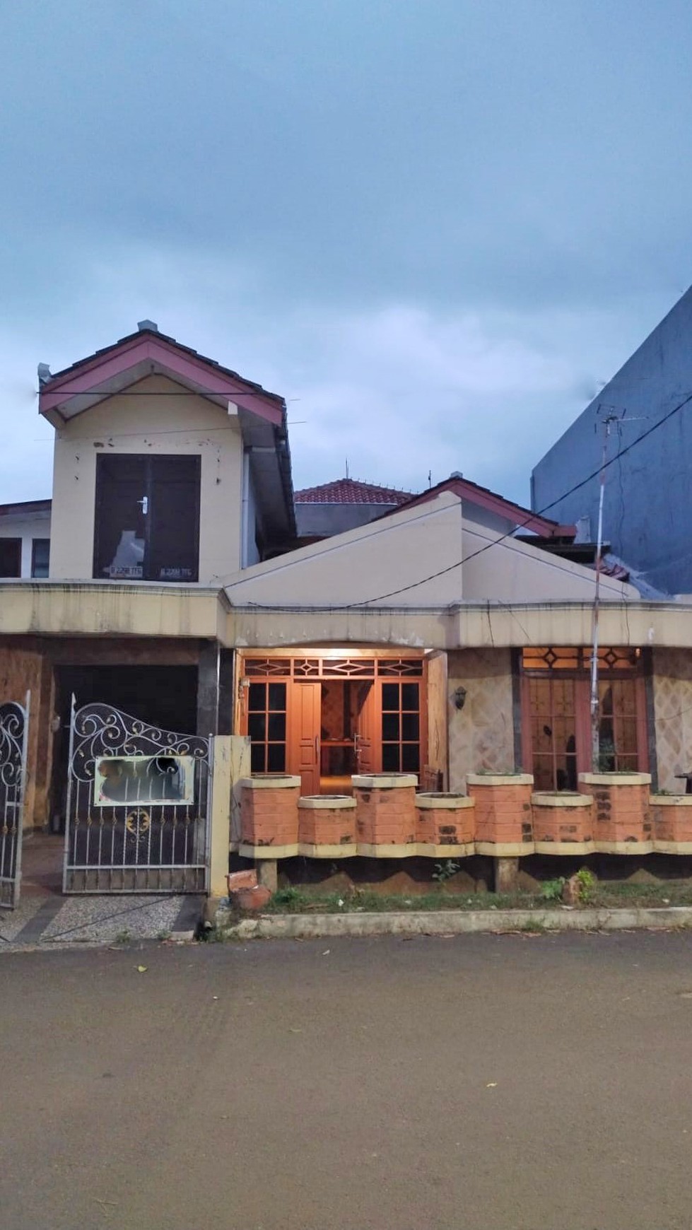 Rumah 1.5 Lantai Pinggir Jalan Boulevard Pondok Cibubur, Cimanggis