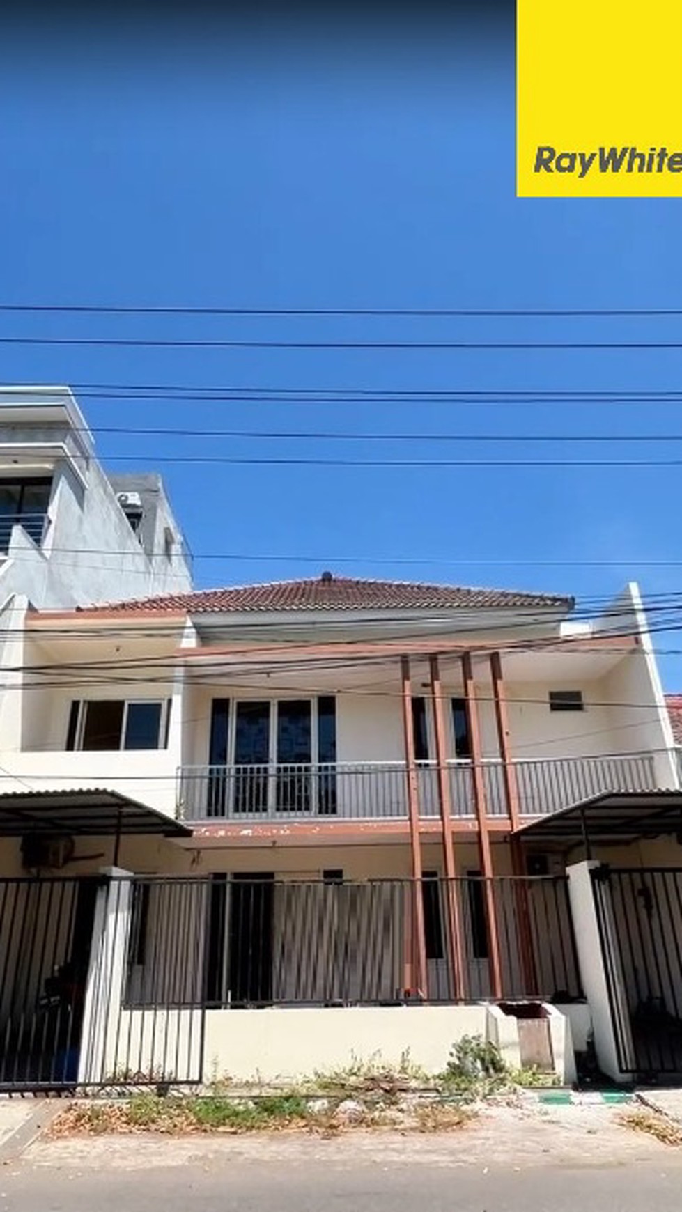 Dijual Rumah 2,5 lantai di Jalan Wiguna Gununganyar Surabaya