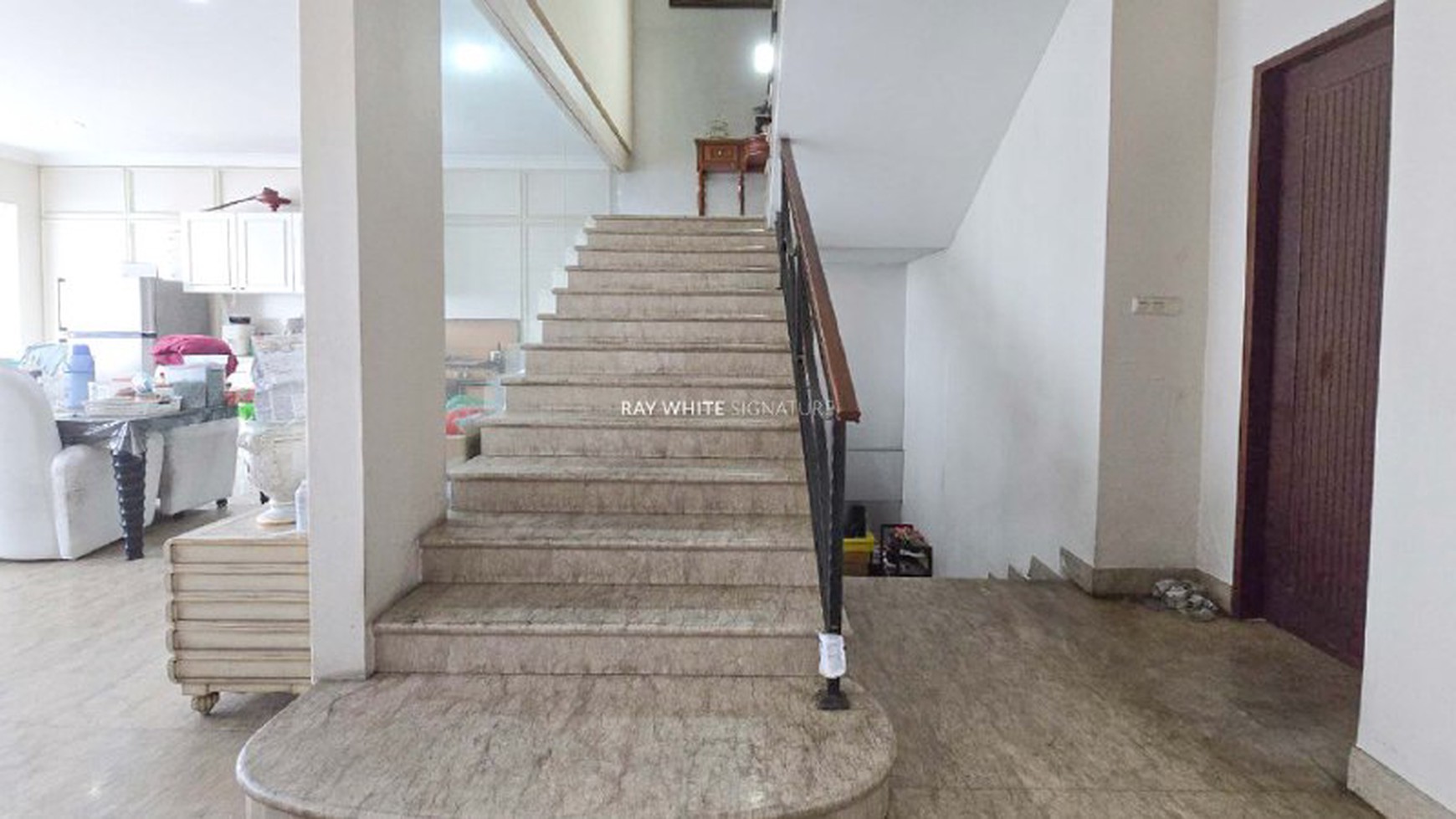 Rumah 3 Lantai di Jl Villa Hijau Pondok Indah