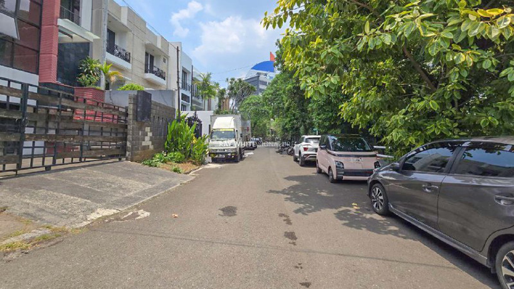 Rumah 3 Lantai di Jl Villa Hijau Pondok Indah