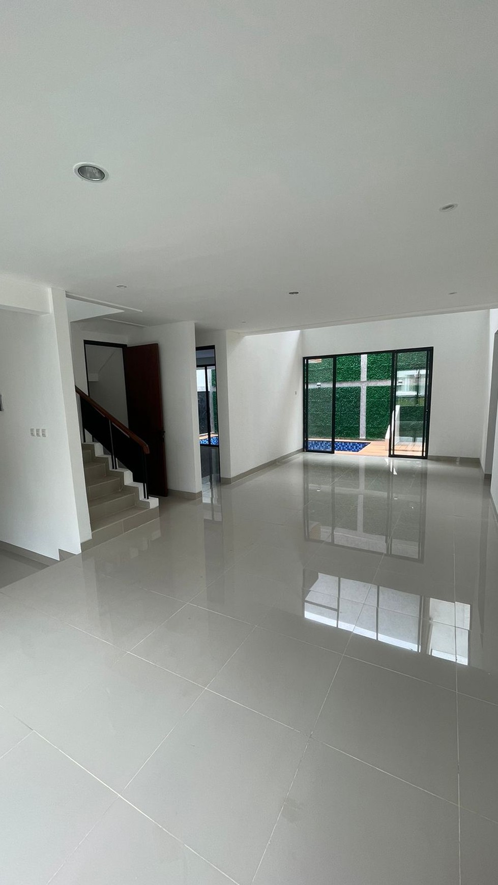 Rumah baru siap huni di mertilang Bintaro