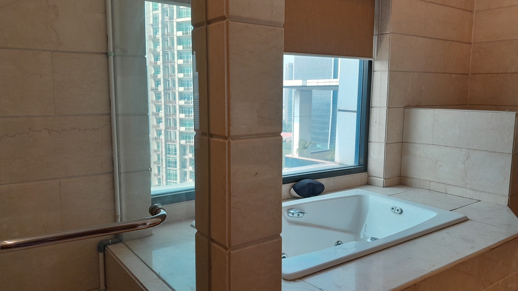 Apartemen Sailendra 3 + 1 Bedroom, Luas 323m, Siap Huni