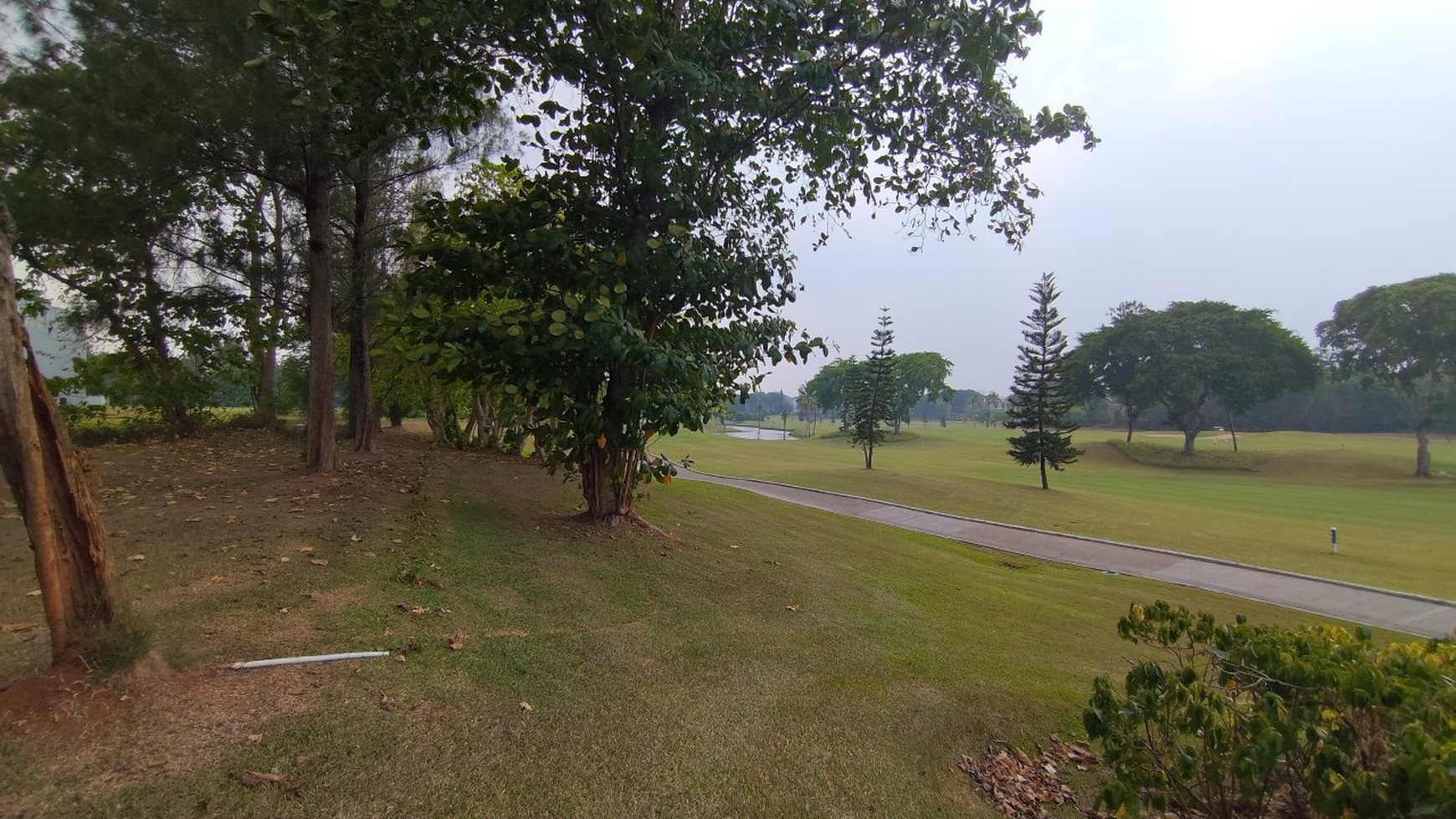 Kavling Paramount Hill Golf, dengan View Lapangan Golf, Lebar muka 20m2, Panjang 52m2 