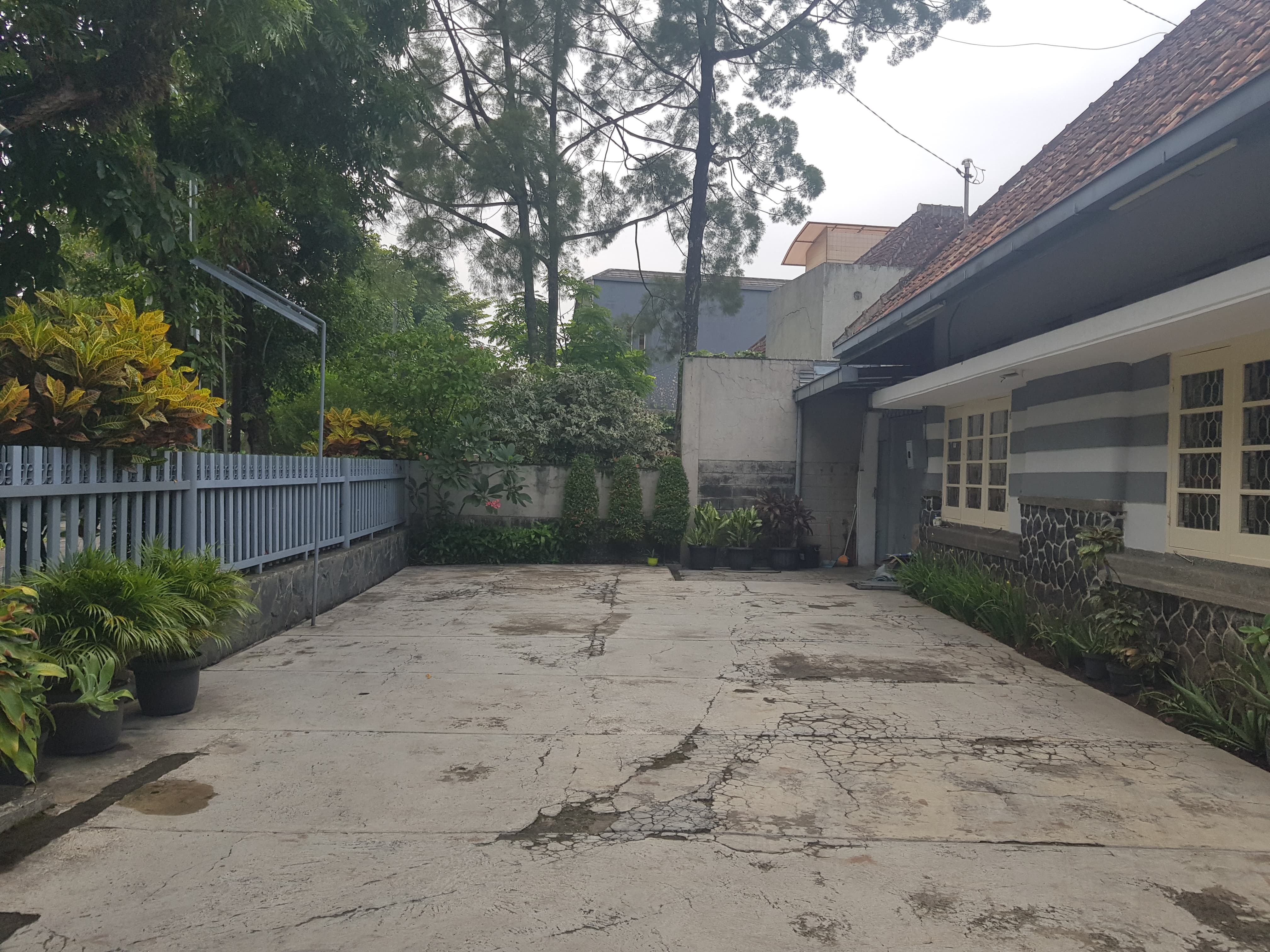 Rumah Belanda Walking Distance Ke Gedung Sate Bandung