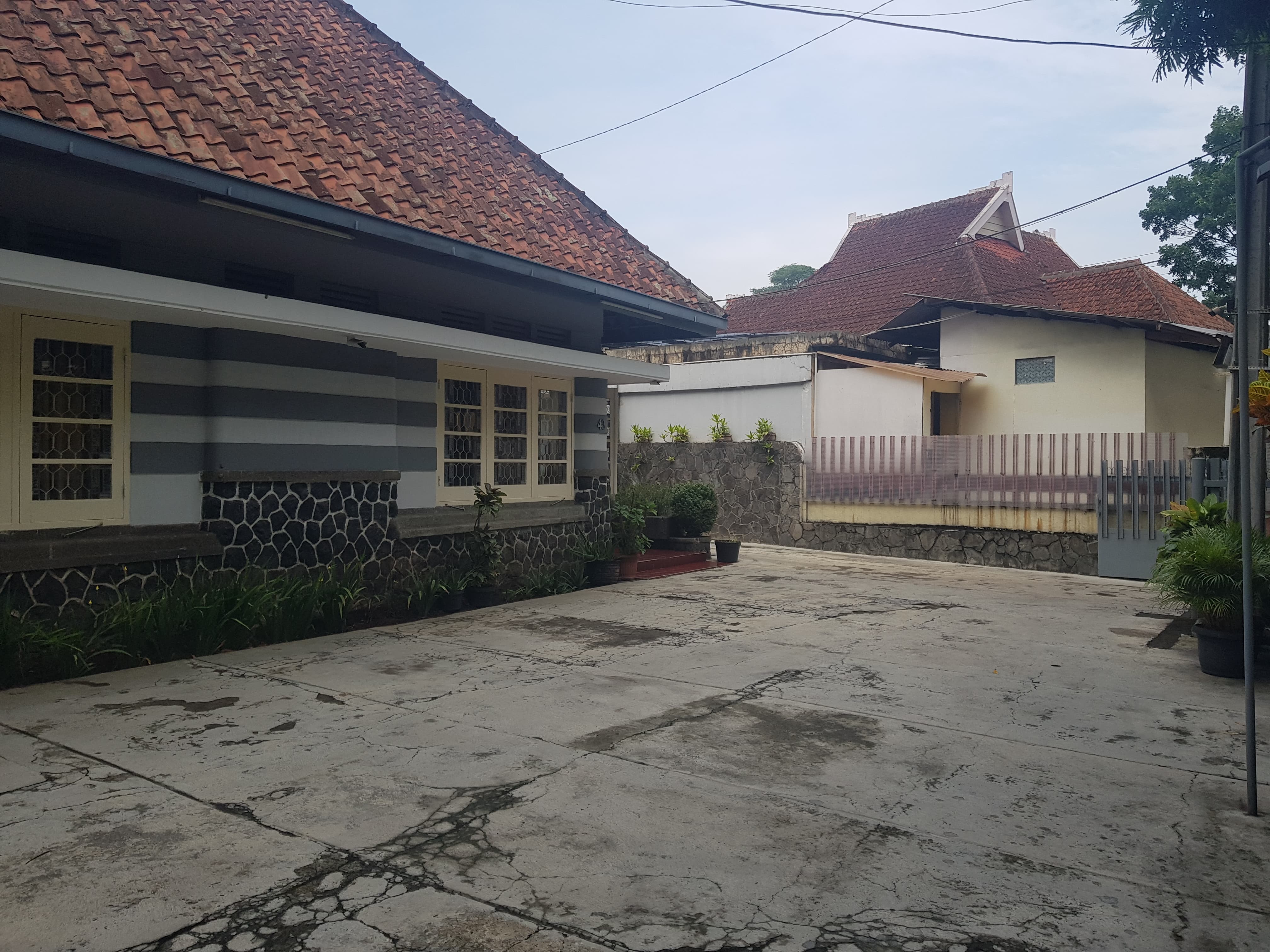 Rumah Belanda Walking Distance Ke Gedung Sate Bandung