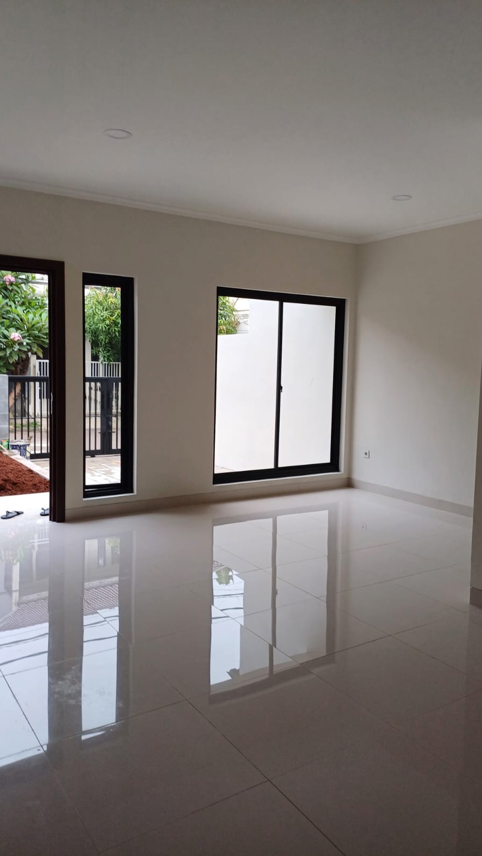 Dijual Rumah dengan Bangunan Baru dan Siap Huni @Permata Bintaro