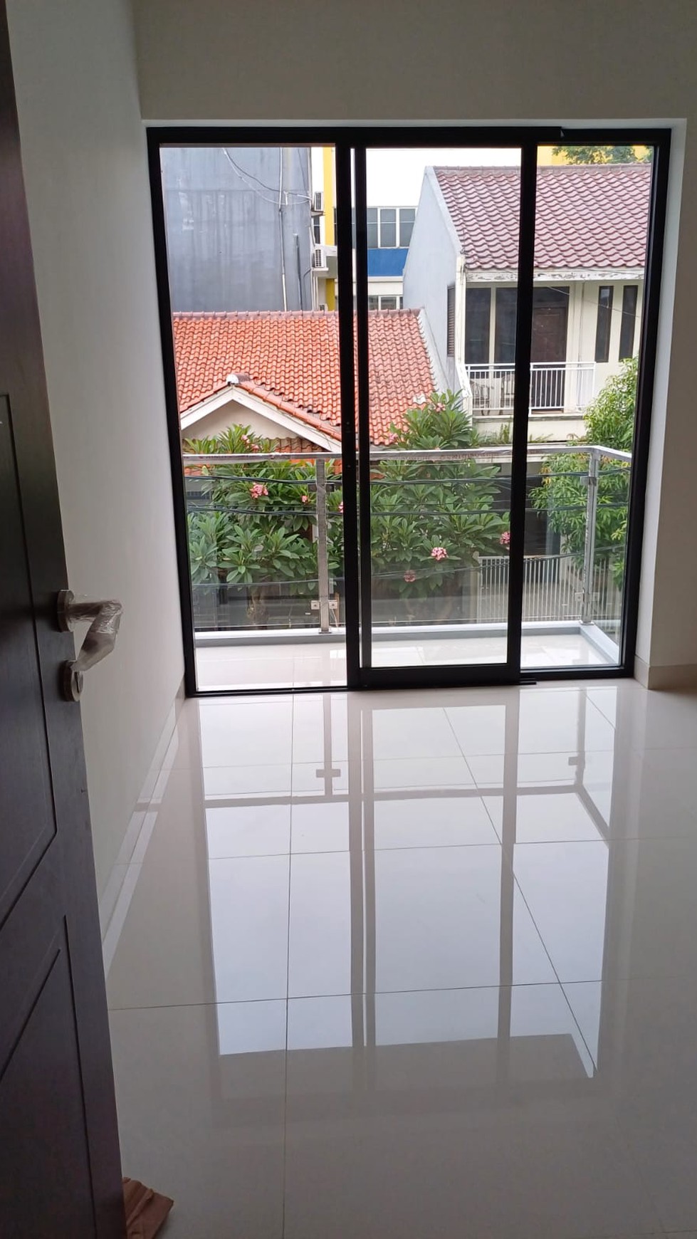 Dijual Rumah dengan Bangunan Baru dan Siap Huni @Permata Bintaro