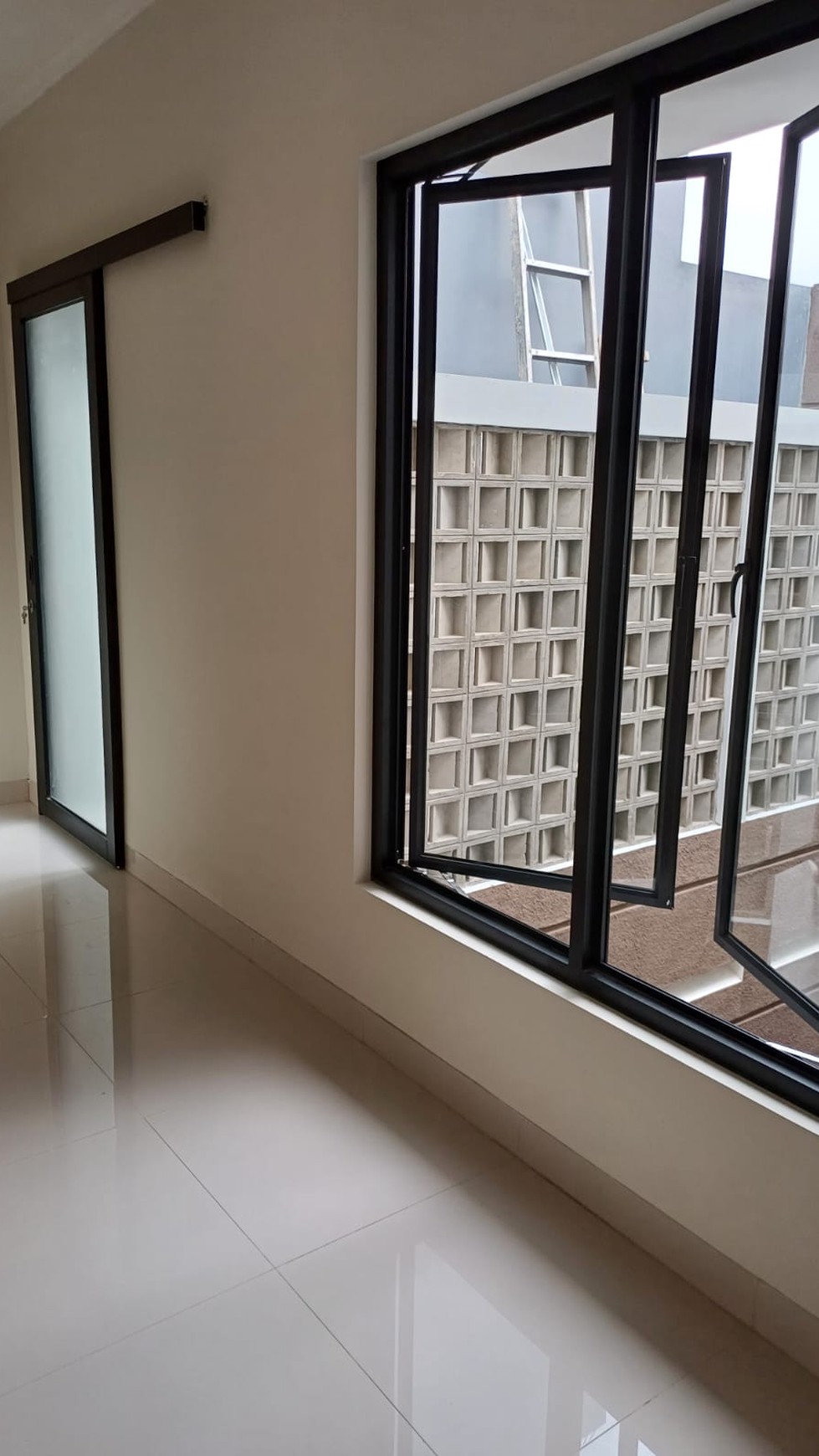 Dijual Rumah dengan Bangunan Baru dan Siap Huni @Permata Bintaro