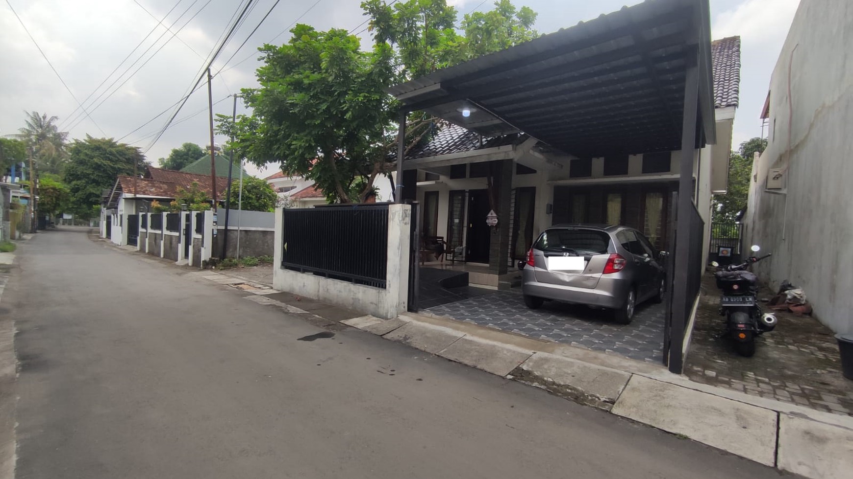 Rumah Tinggal 5 Kamar Lokasi Strategis Di Ambarketawang Gamping