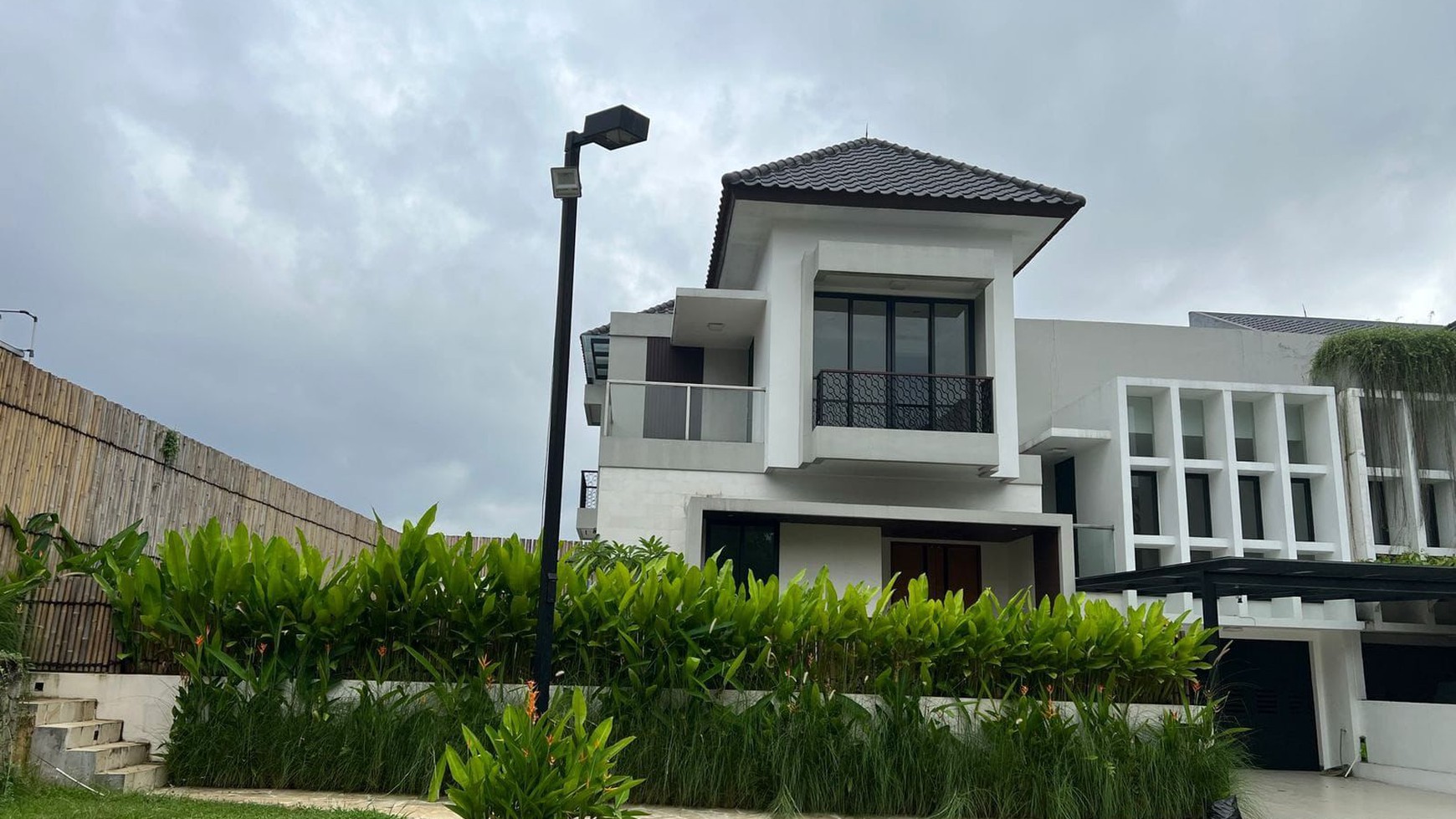 Rumah bagus, Luxury dengan Private Swimming Pool di Bintaro Sektor 7