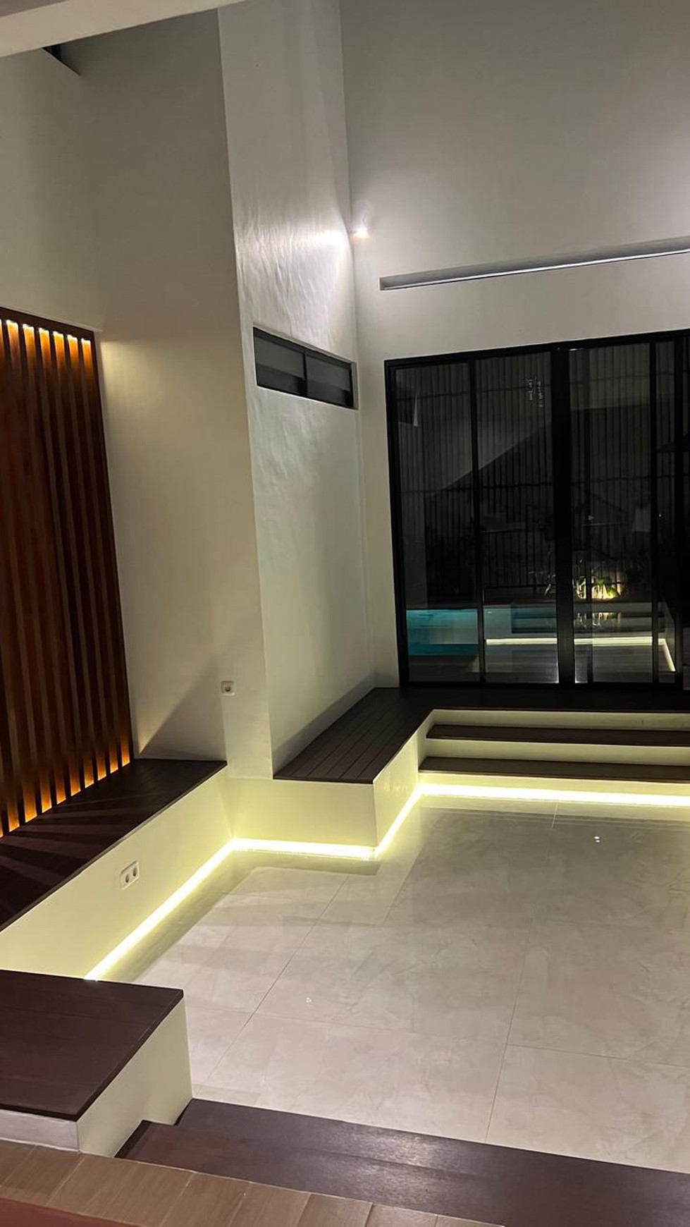 Rumah bagus, Luxury dengan Private Swimming Pool di Bintaro Sektor 7