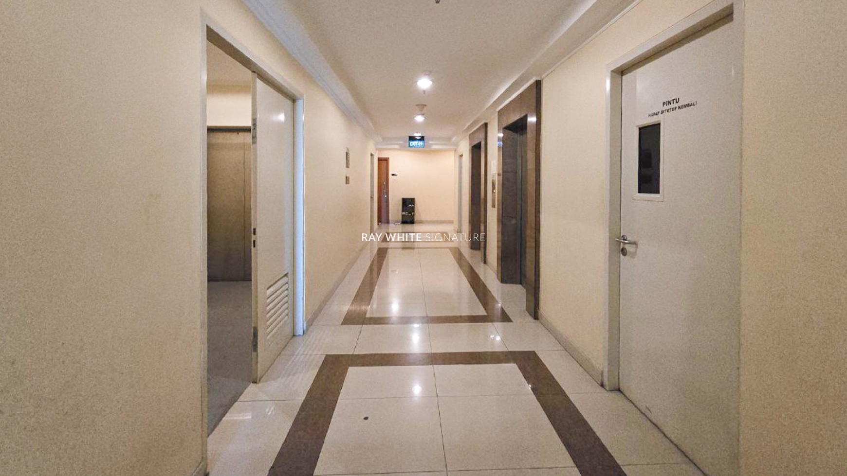 Dijual Apartemen Hampton Park  2 BR Tower B Semi Furnish 