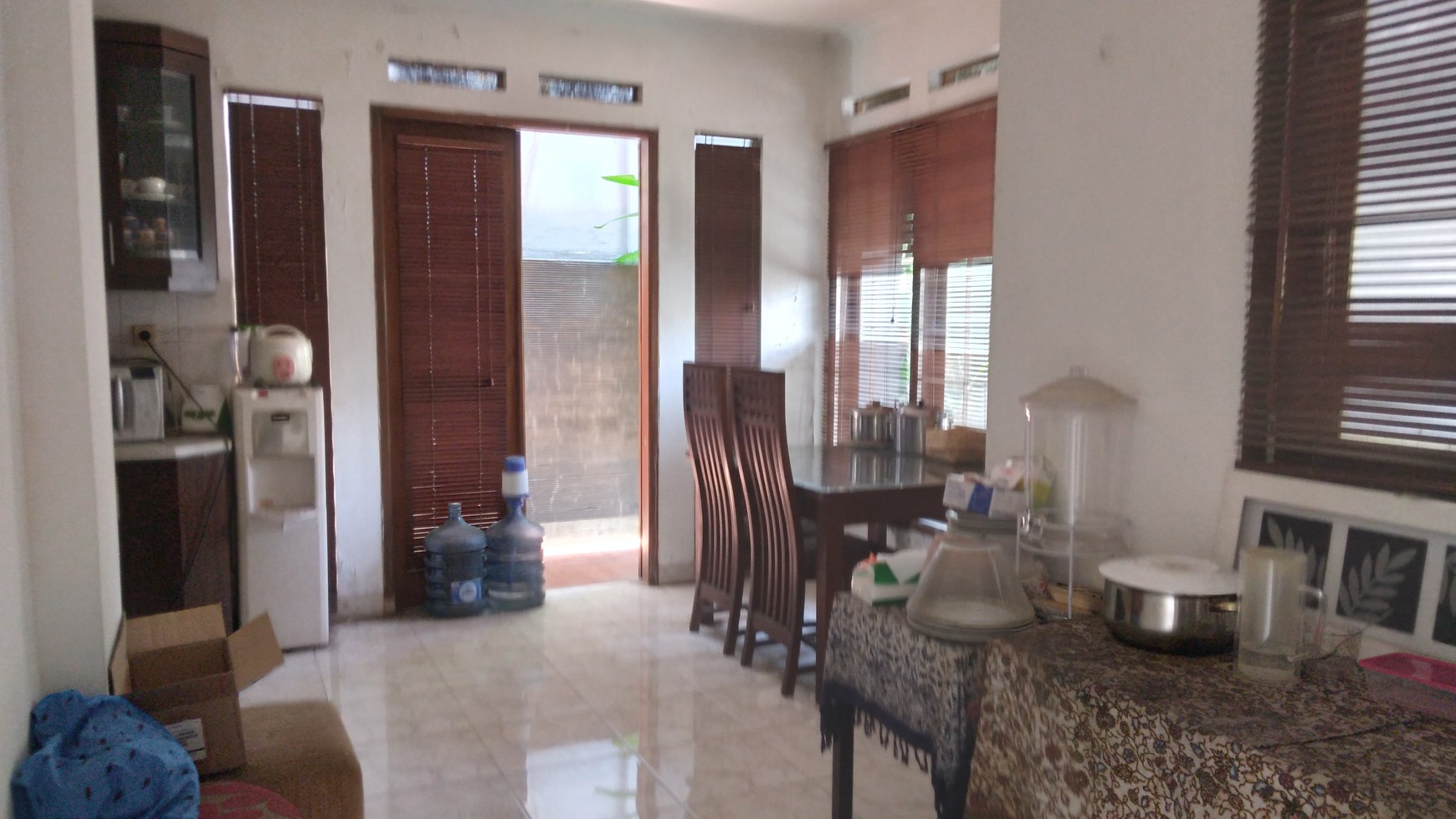 Di jual rumah cantik 2 lantai di kranggan permai harga nego