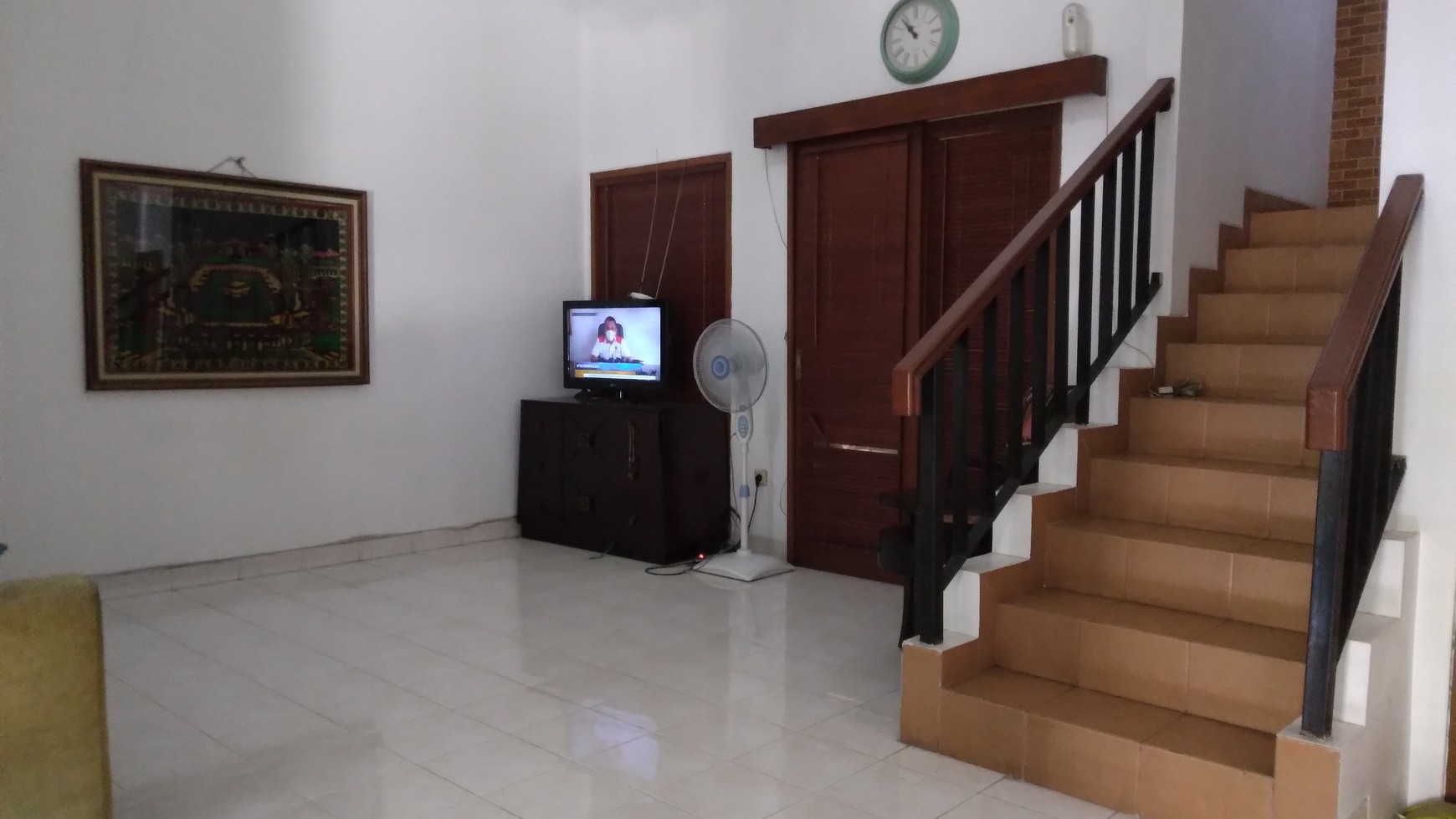 Di jual rumah cantik 2 lantai di kranggan permai harga nego