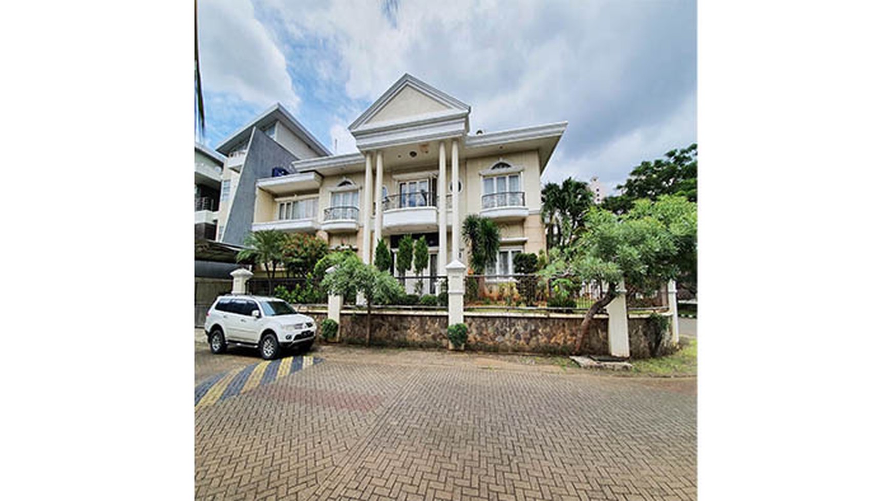 Rumah Hoek Villa Gading Indah, Kelapa Gading