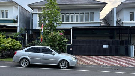 Rumah Luas Kokoh Siap Huni di Boulevard Kota Wisata