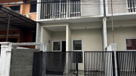 Rumah Bagus 2 Lantai di Tengah Kota jalan Emung