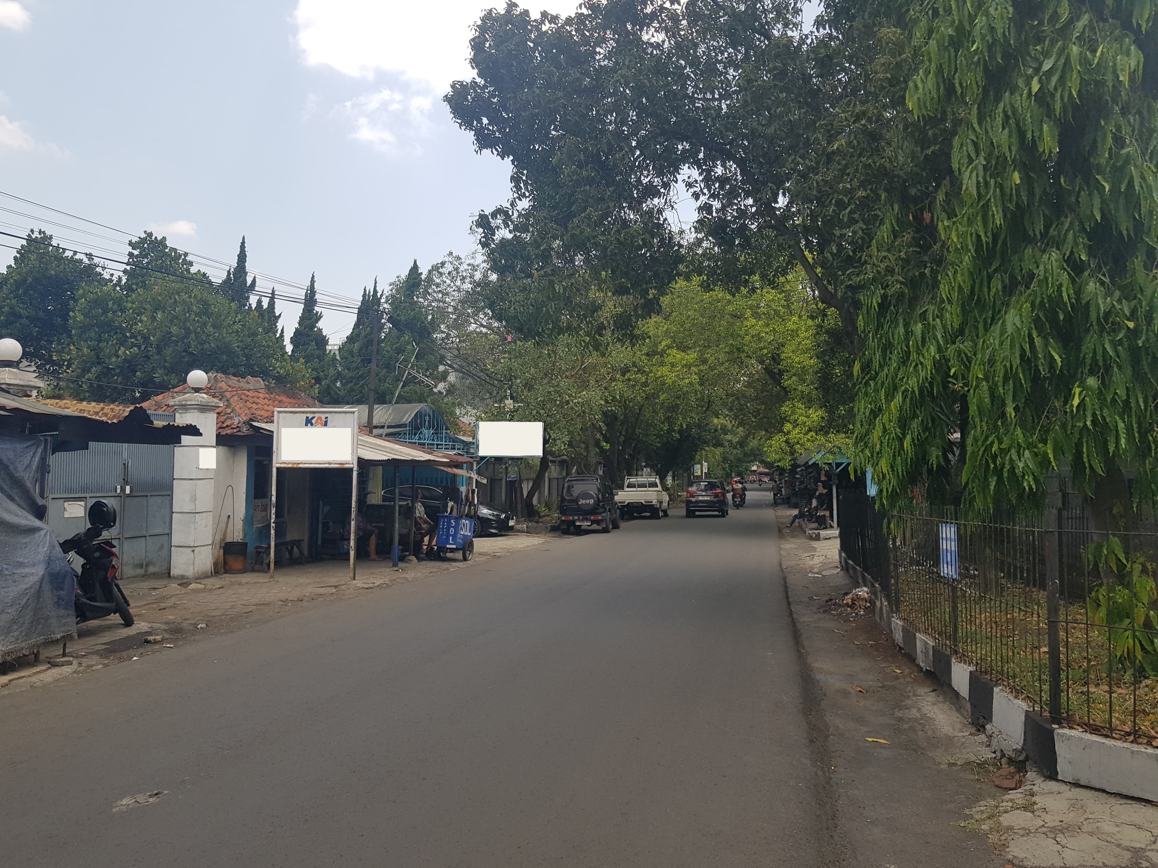 Rumah Besar dan Gudang Dekat Pasar Kosambi Bandung