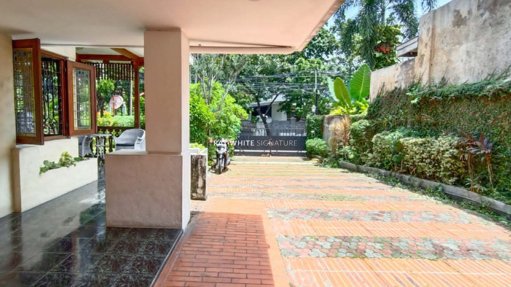 Rumah Bangunan Lama Terawat di Jl Kertosono Menteng