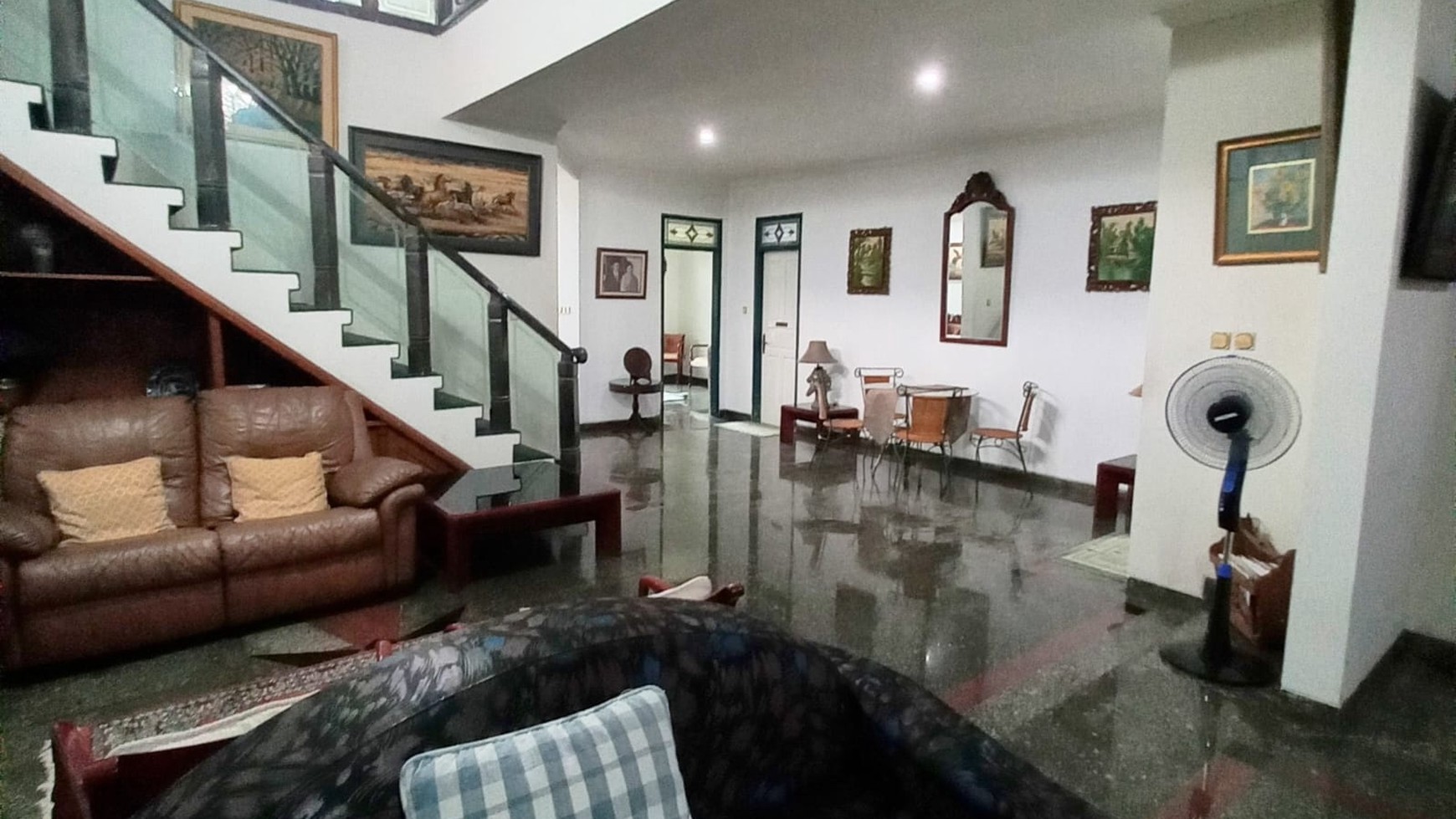 Rumah asri  di jual di Cinere