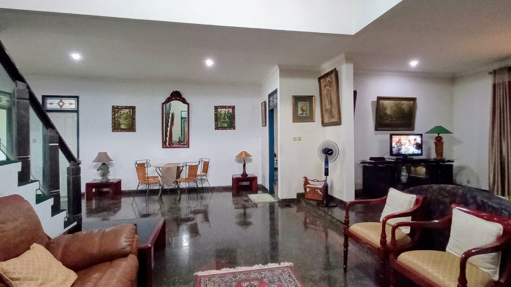 Rumah asri  di jual di Cinere