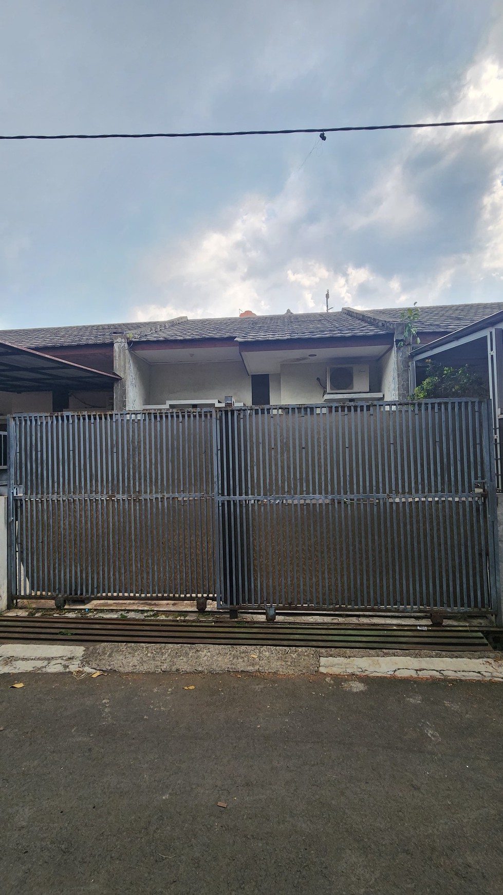 Rumah 3 kamar, dekat terminal LeuwiPanjang  , Murah