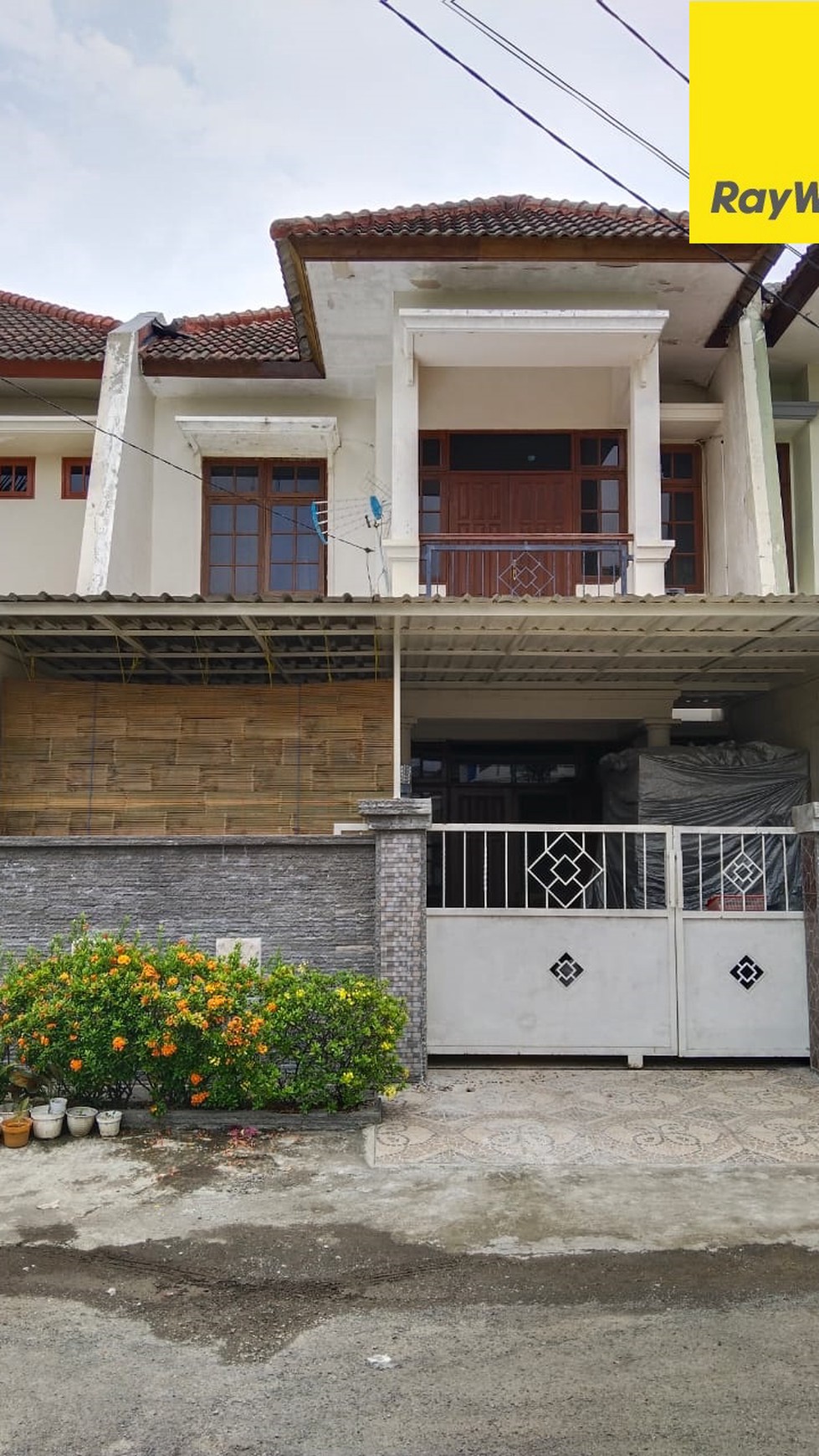 Dijual Rumah 2 lantai SHM di Taman Pondok Indah Surabaya