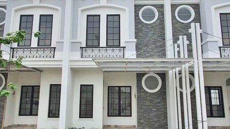 Rumah Baru 2 lantai di Sevilla Town House Cikarang