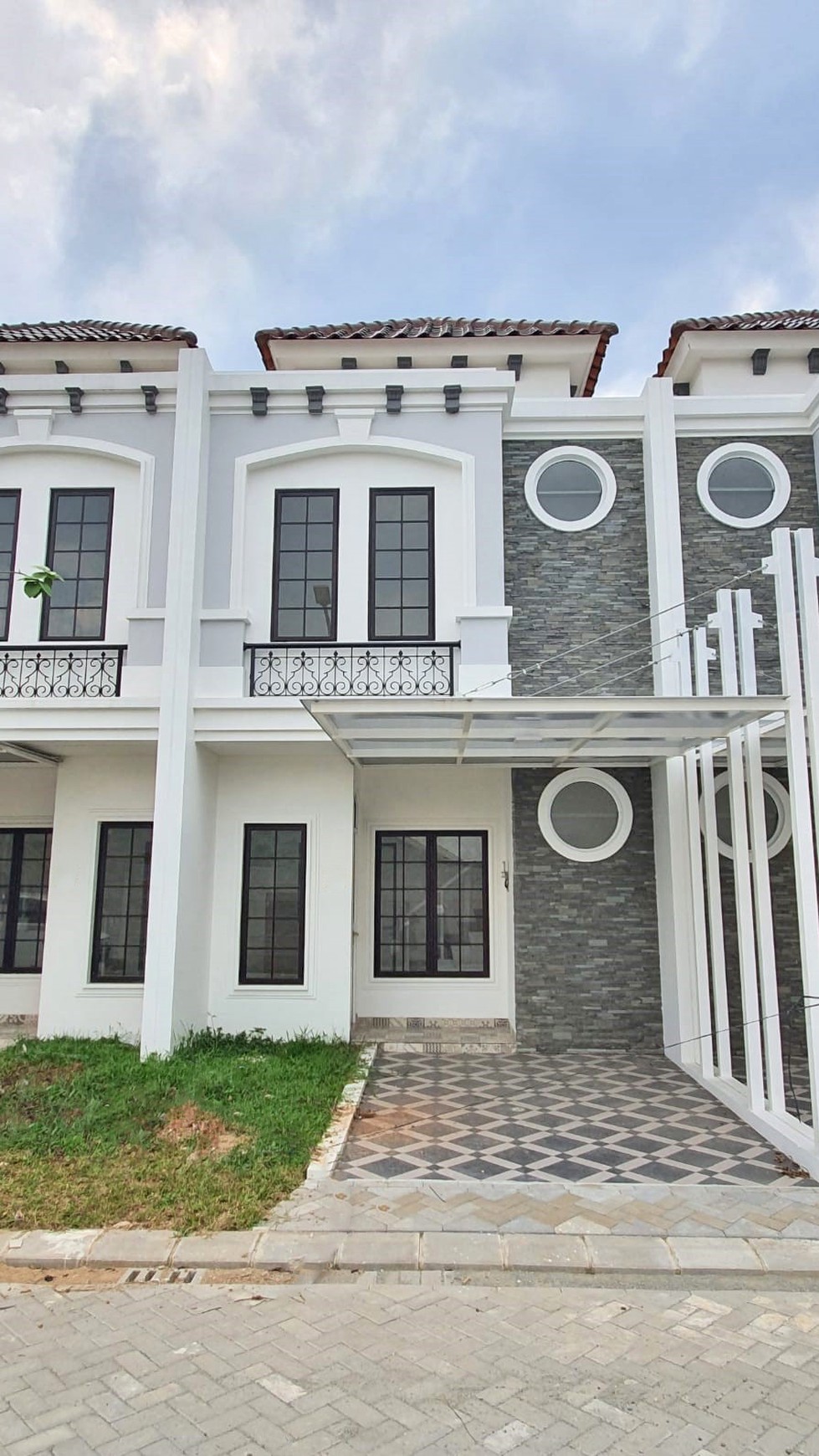 Rumah Baru 2 lantai di Sevilla Town House Cikarang